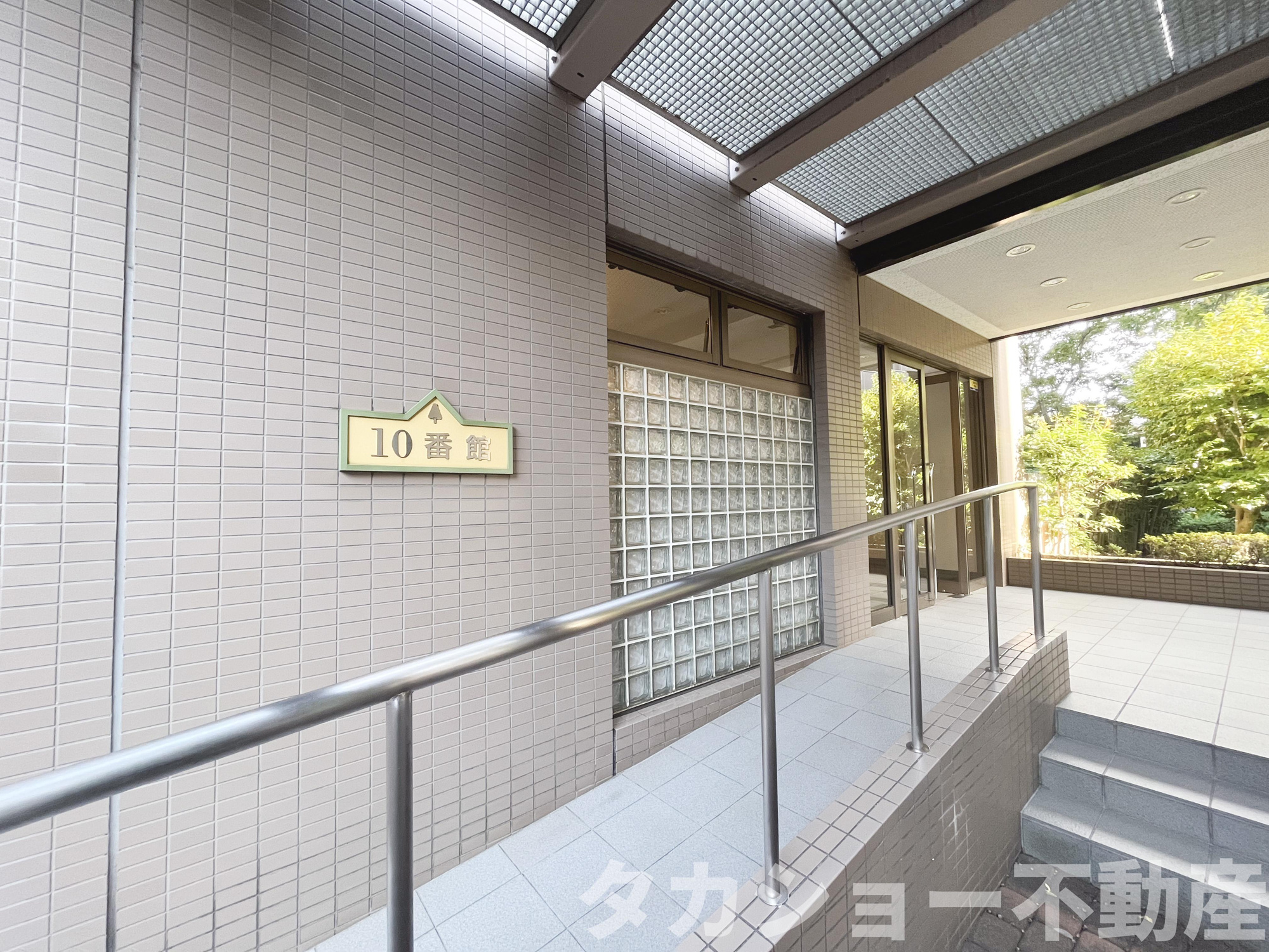 ガーデンプラザ新検見川　10号棟のエントランス