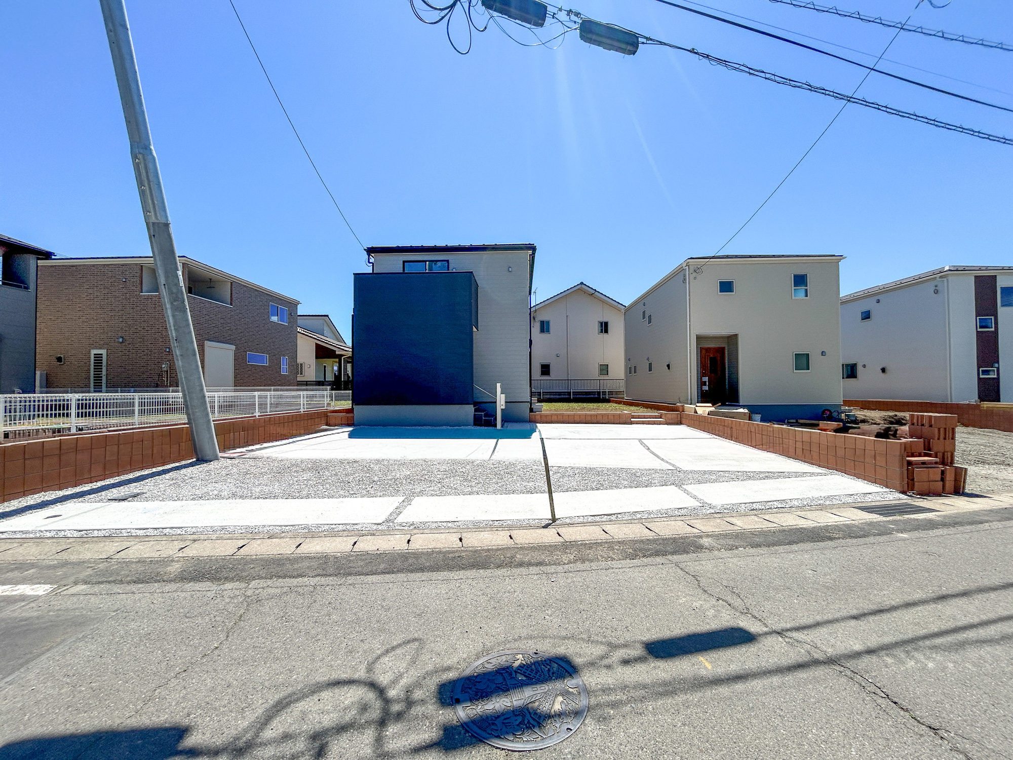 前橋市樋越町第4　新築住宅全6棟の駐車場|充分な駐車スペースはアレンジが出来る程のスペースがあります。お庭として利用も良しです♪