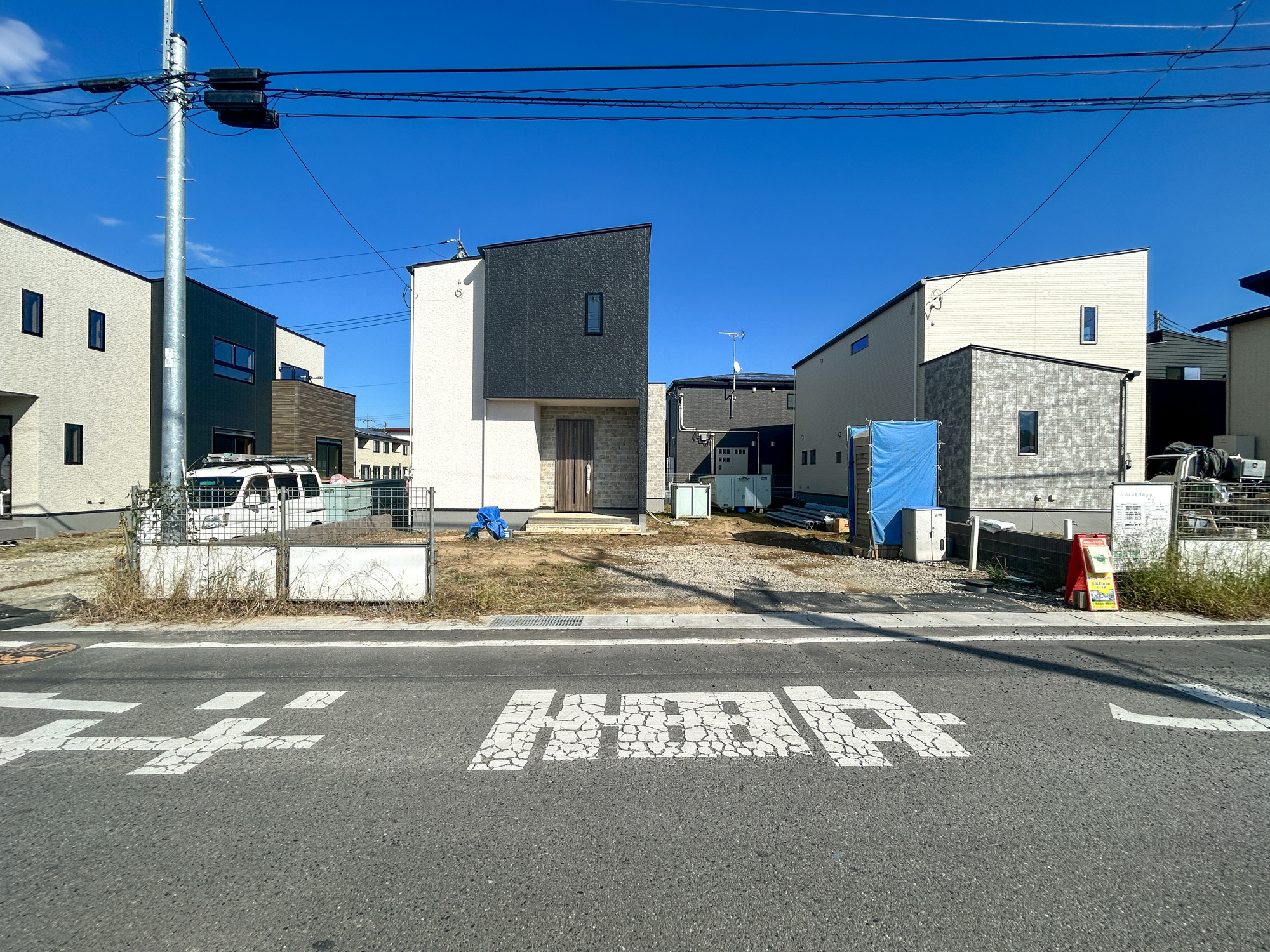 高崎市吉井町吉井第1期　新築住宅全4棟の駐車場|駐車場施工中♪