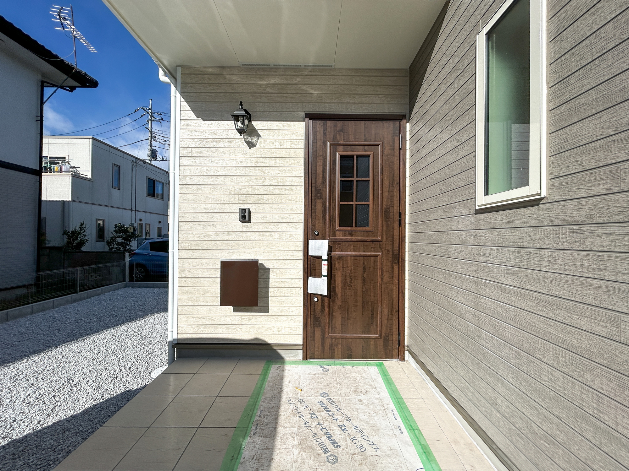 高崎市浜尻町　新築住宅全1棟の玄関|同社施工例