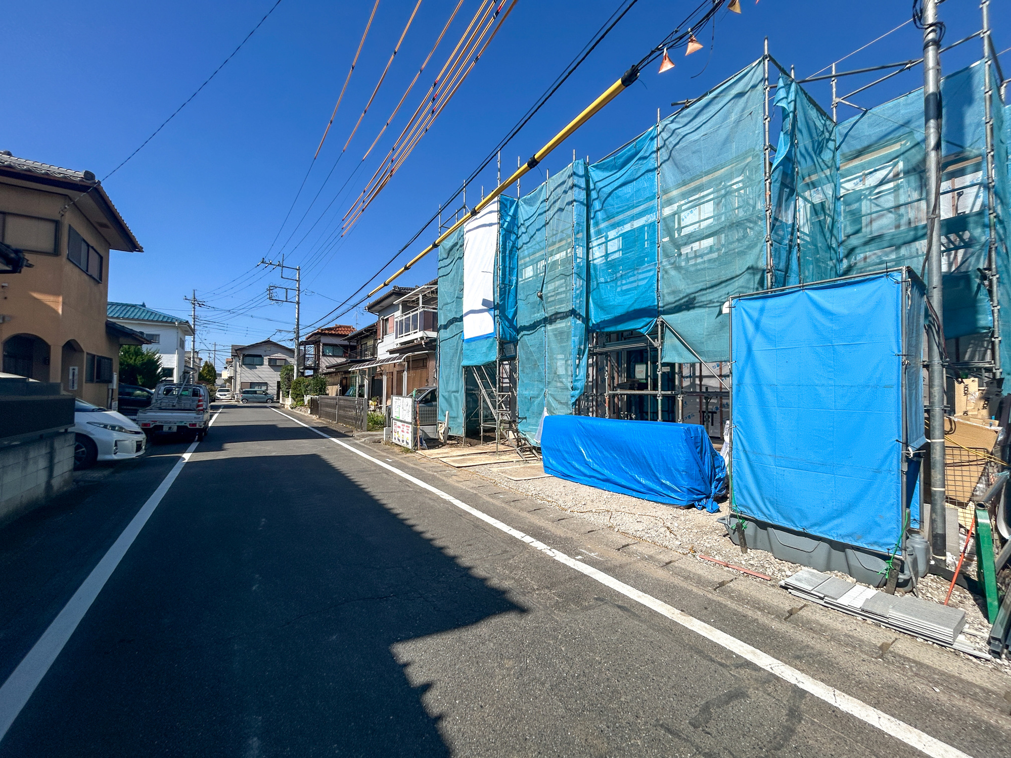 高崎市浜尻町　新築住宅全1棟の前面道路含む現地写真|閑静な住宅地で子育て家族にピッタリ。毎日のお散歩も快適な緑に恵まれたエリアで、自然に包まれた穏やかな暮らしを実現するための、ゆとりある住環境が整っています。

