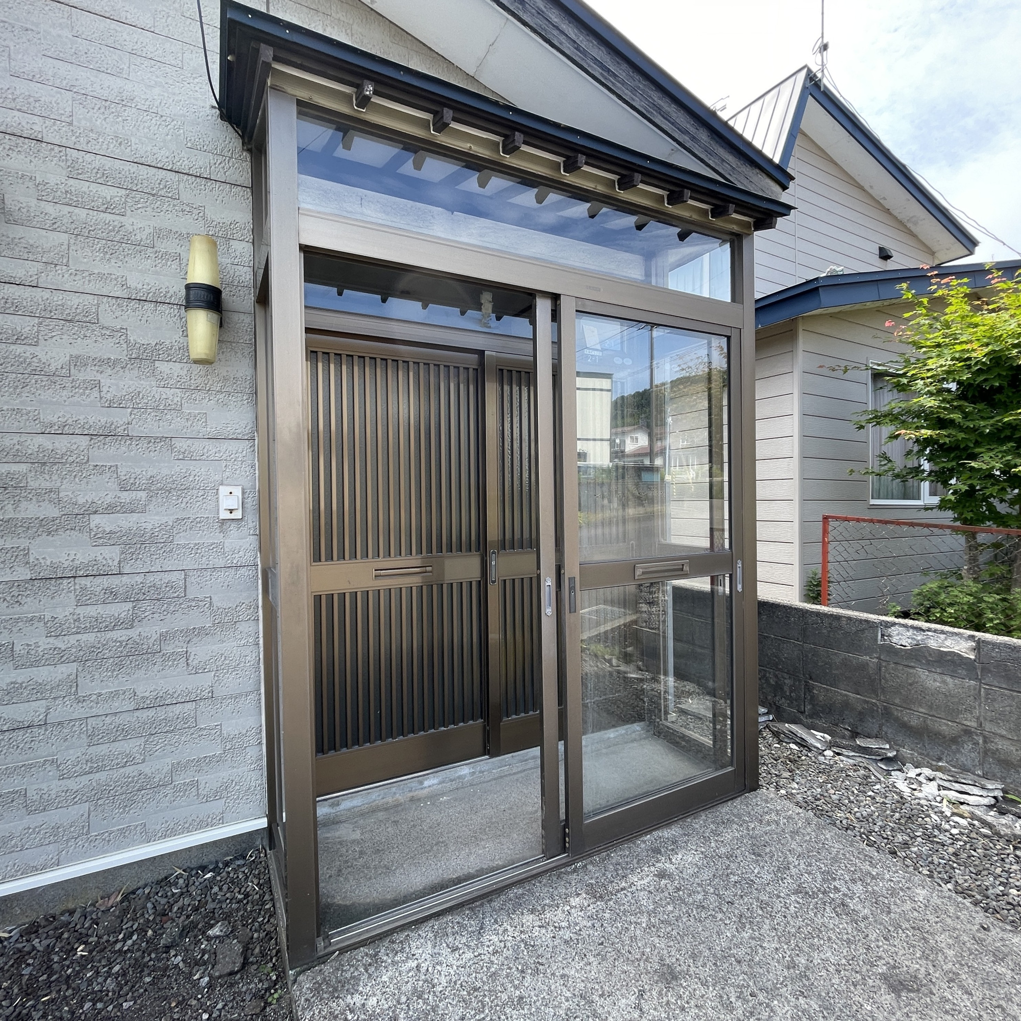 登別市美園町5丁目2-1　中古住宅の玄関
