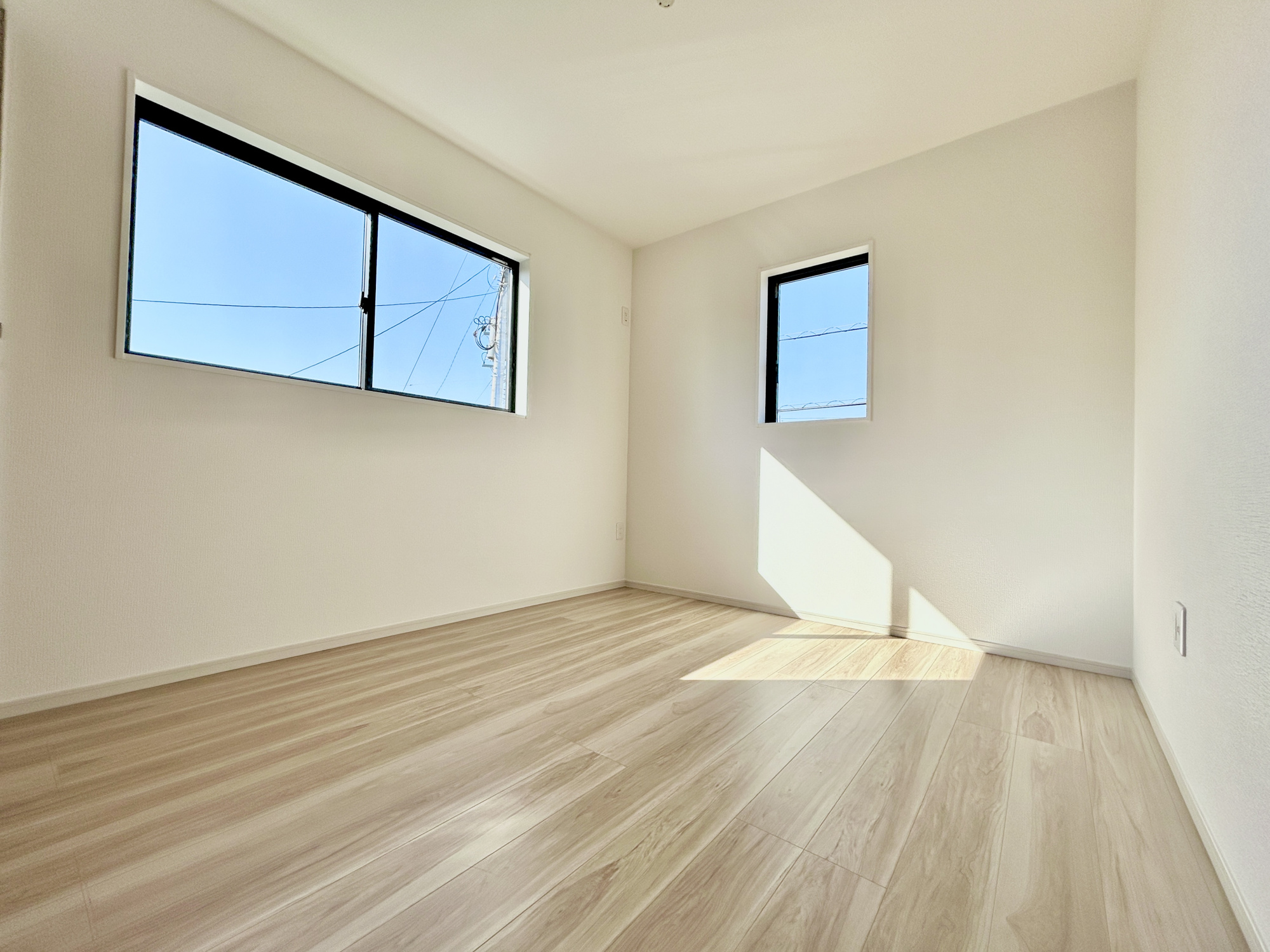 前橋市北代田町2期　新築住宅全3棟の子供部屋|家族一人ひとりの大切なプライベート空間。趣味に合わせて使って頂けるようシンプルに仕上げてあります。暮らし心地を大きく左右する収納を、適材適所に配置し使い勝手を考慮しました。