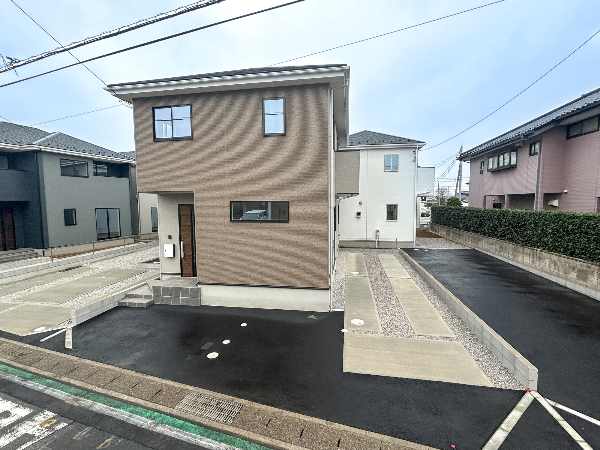 前橋市北代田町2期　新築住宅全3棟の駐車場|３台以上駐車可能です！
