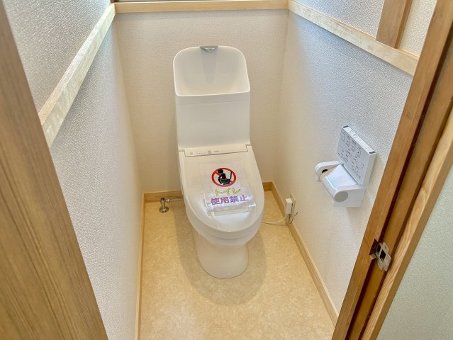前橋市龍蔵寺町　中古住宅のトイレ|節水性能の高いトイレはもちろんウォシュレット付き♪便器のフチがないタイプなので、お掃除もサッとひと拭きでOK！