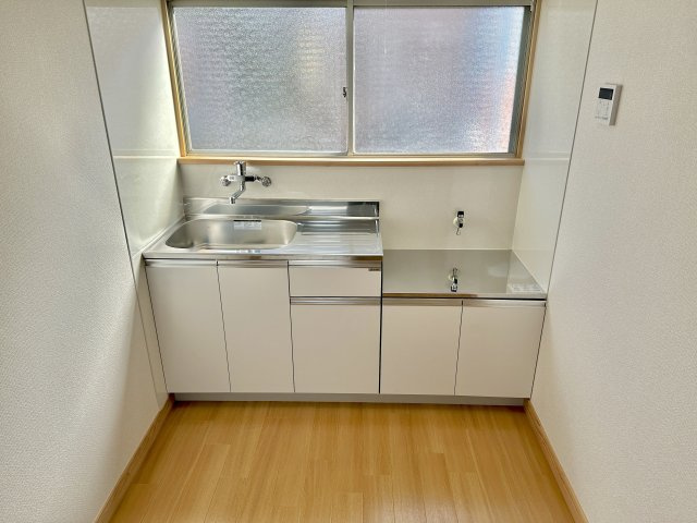 前橋市龍蔵寺町　中古住宅のキッチン|段差も隙間もないなめらかな形状で、お手入れラクラクです♪