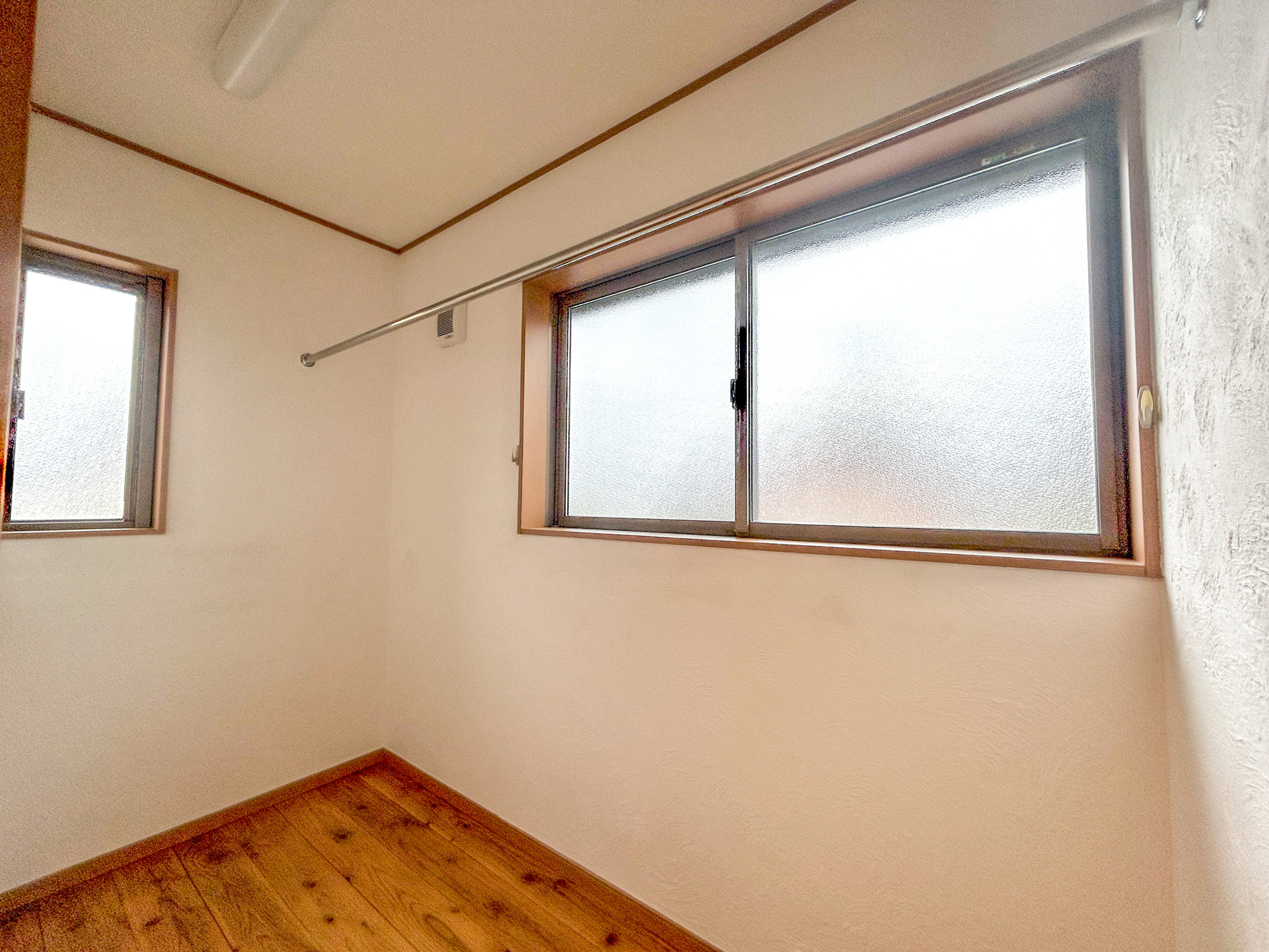 前橋六供町1丁目　中古物件の収納|キッチンにパントリー付き♪買い置きした物をでたくさん収納できます!!
