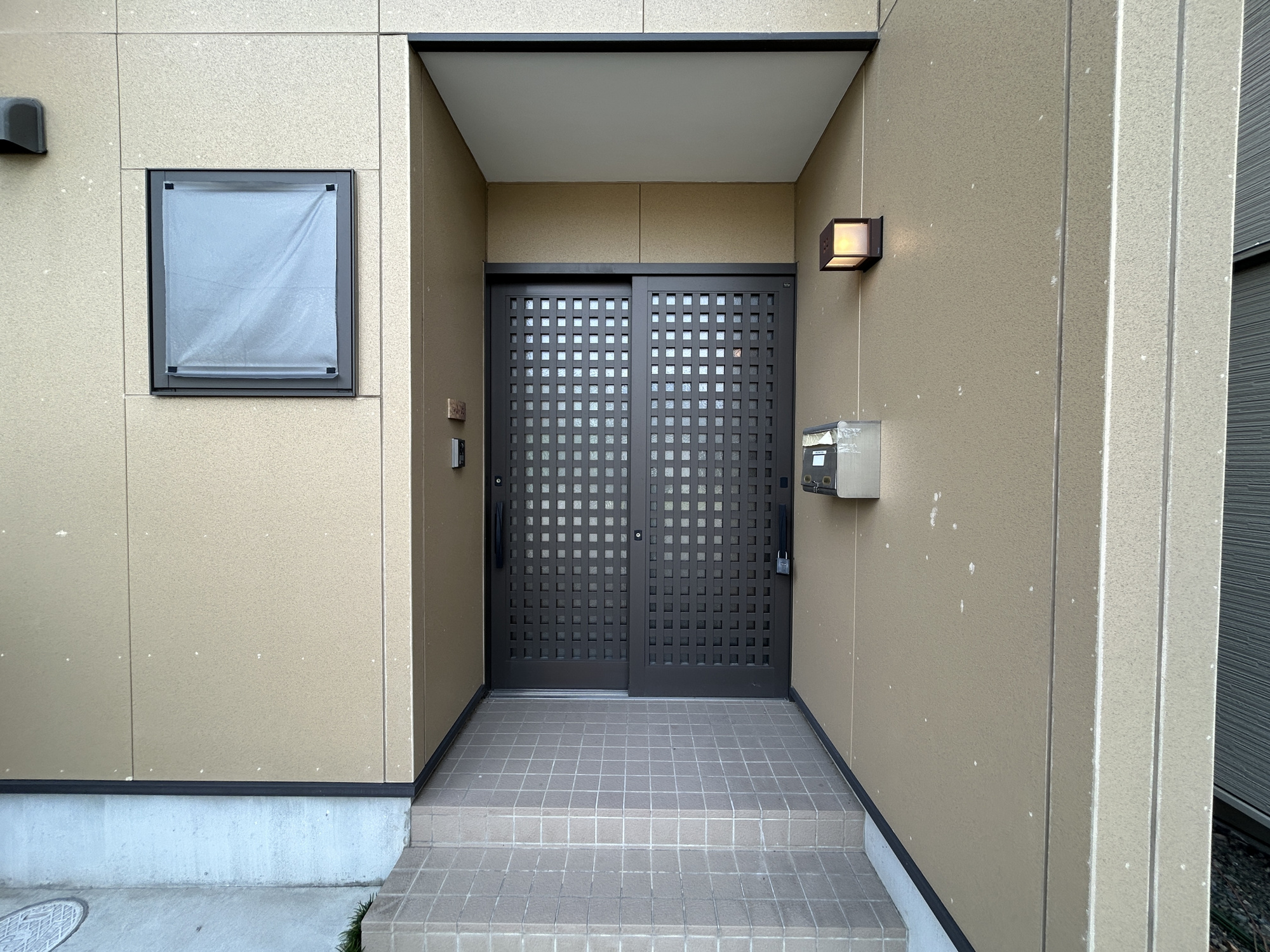 前橋六供町1丁目　中古物件の玄関|居住者の帰り、訪れる方を優しく迎える・安らぎに満ちた生活空間を予感させる。健やかな暮らしを楽しめそうですね♪