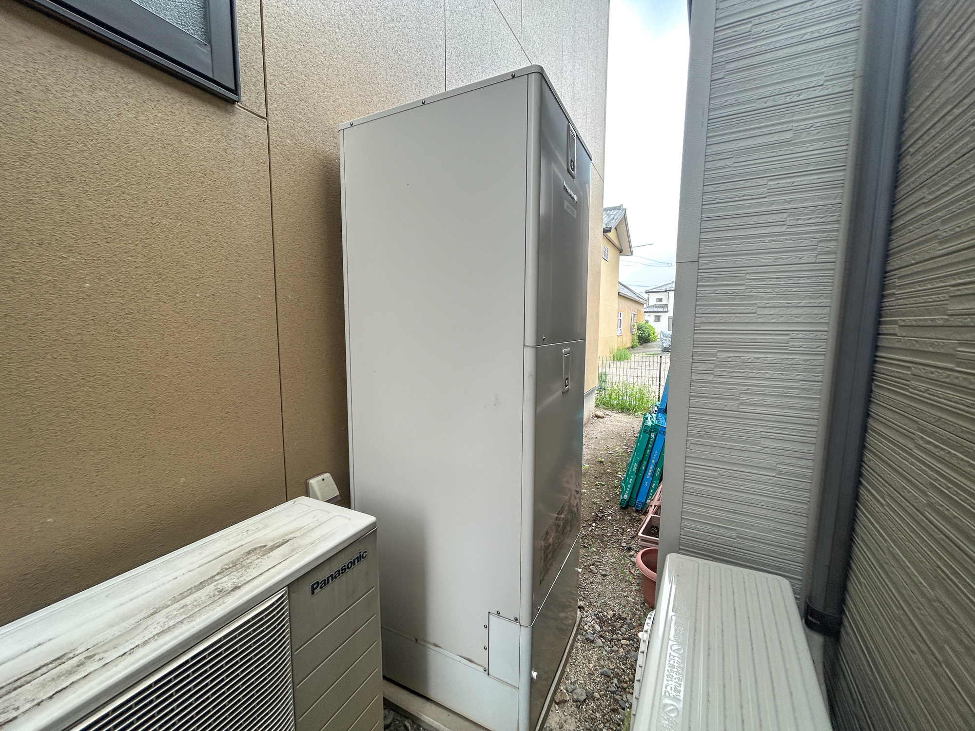 前橋六供町1丁目　中古物件の発電・温水設備|月々のガス代が優しい高効率給湯器♪						
						
