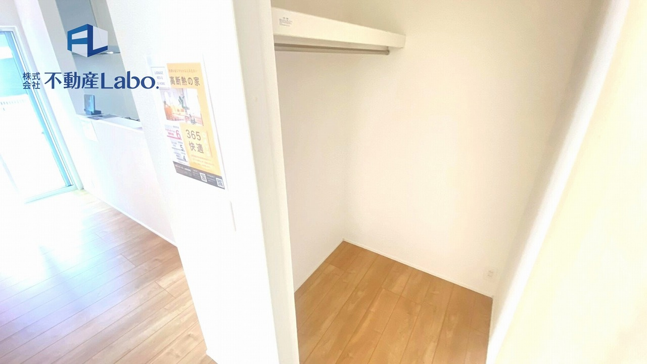 リナージュ　清水町徳倉第1期　全2棟　新築戸建ての収納|●収納●
ハンガーパイプ付きの収納スペースを完備。
お洋服もたっぷり収納できます♪