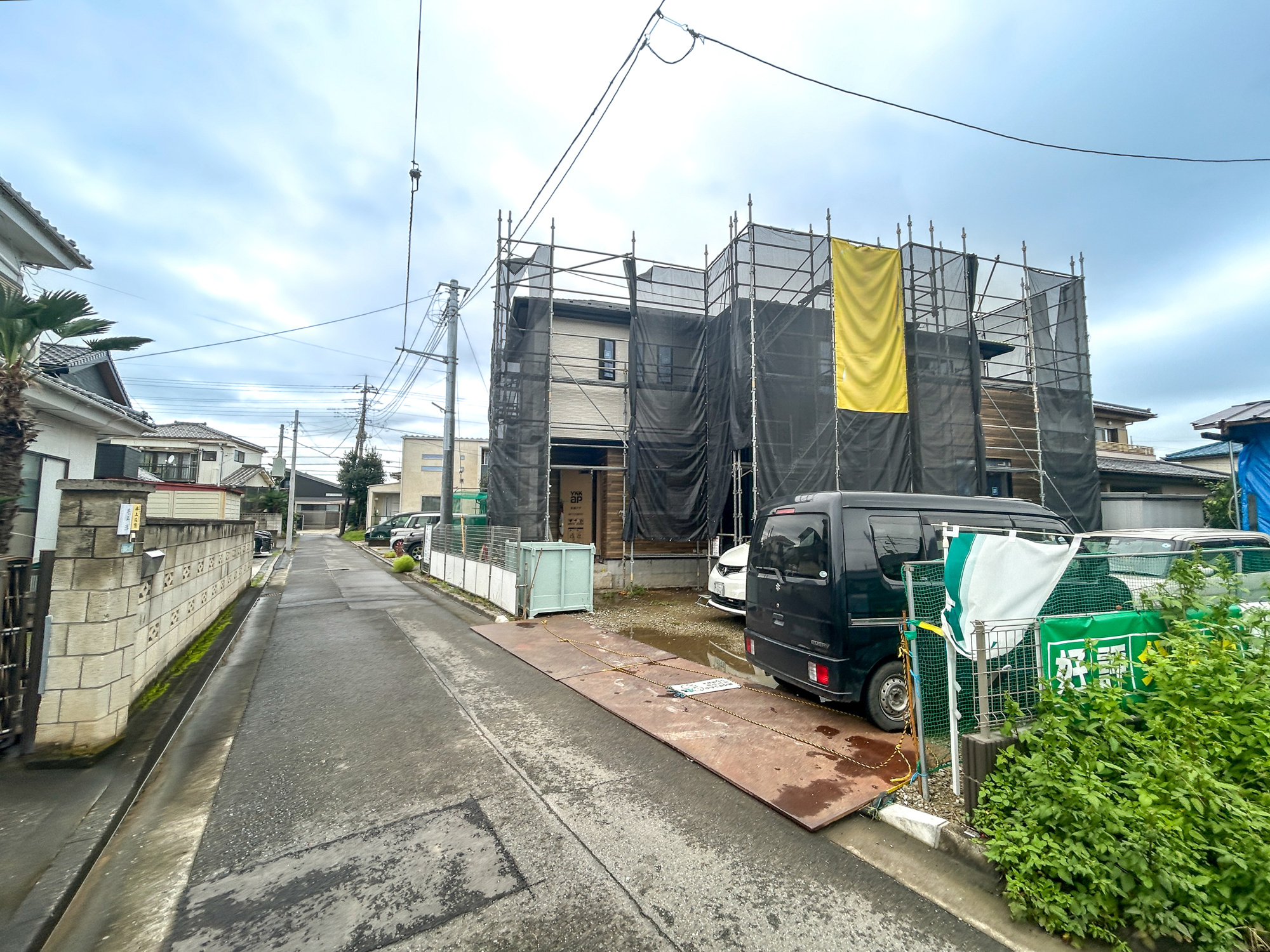 前橋市朝日町第1期　新築住宅全1棟の前面道路含む現地写真|低層の一戸建てを中心とした街並みが整然と続き、周辺は高い建物が建っていないので、採光や開放性に恵まれ、空が広く緑の多い閑静な趣を感じる環境です。

