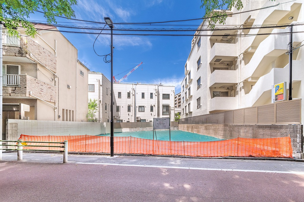 宅地分譲［港区三田１丁目］の前面道路含む現地写真