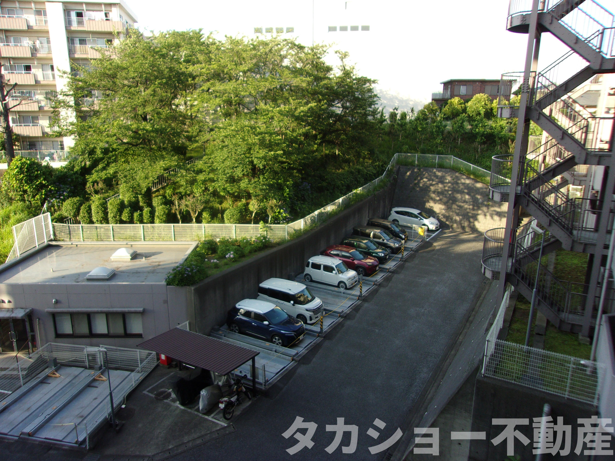 コスモ千葉グレイスヒルズの駐車場