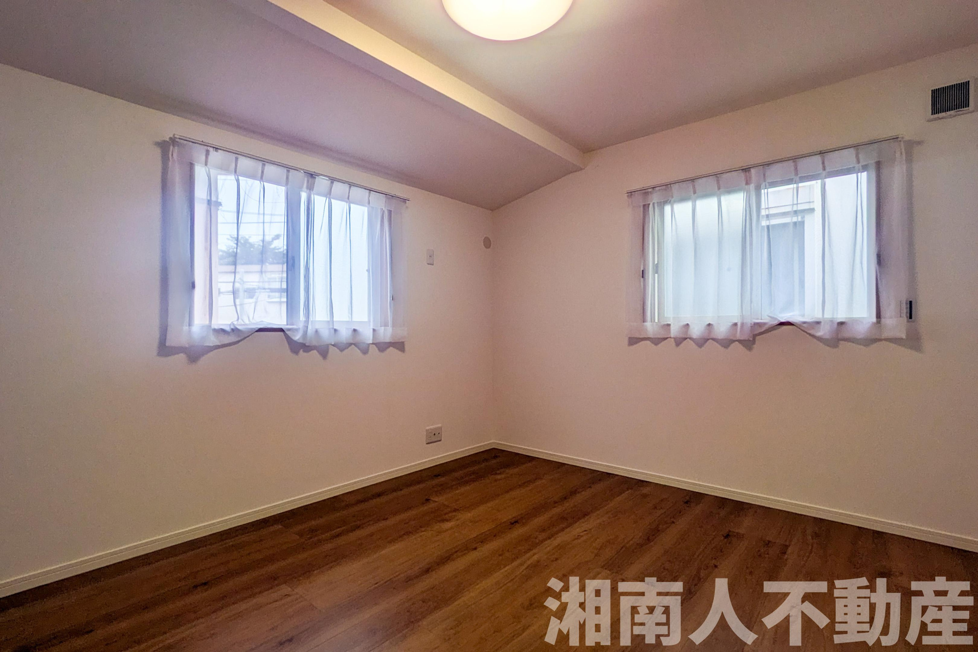 藤沢市片瀬２丁目１７－１１戸建の洋室|コンパクトで使いやすい洋室です