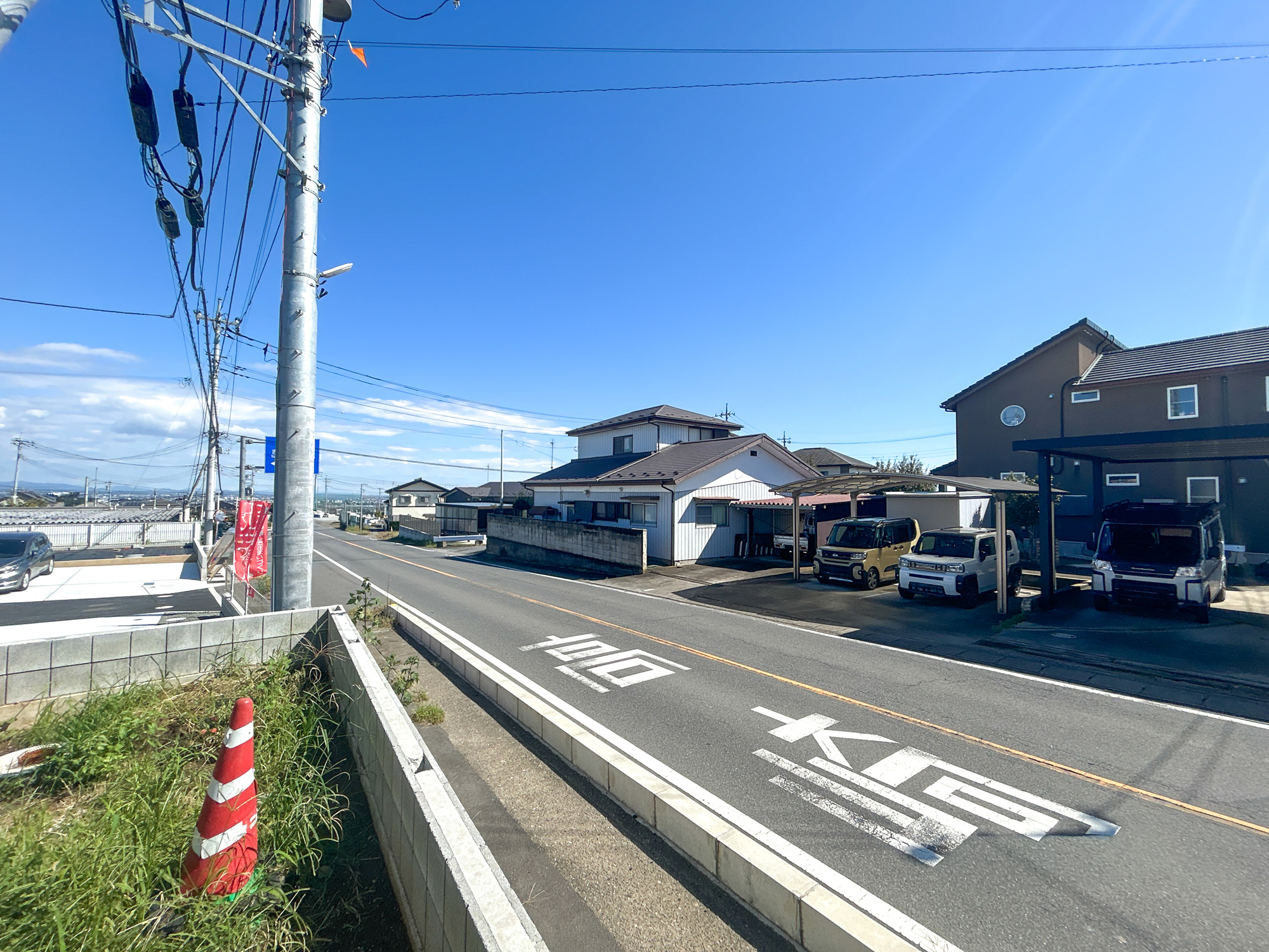 高崎市金古町　新築住宅全11区画の展望|低層の一戸建てを中心とした街並みが整然と続き、周辺は高い建物が建っていないので、採光や開放性に恵まれ、空が広く緑の多い閑静な趣を感じる環境です。