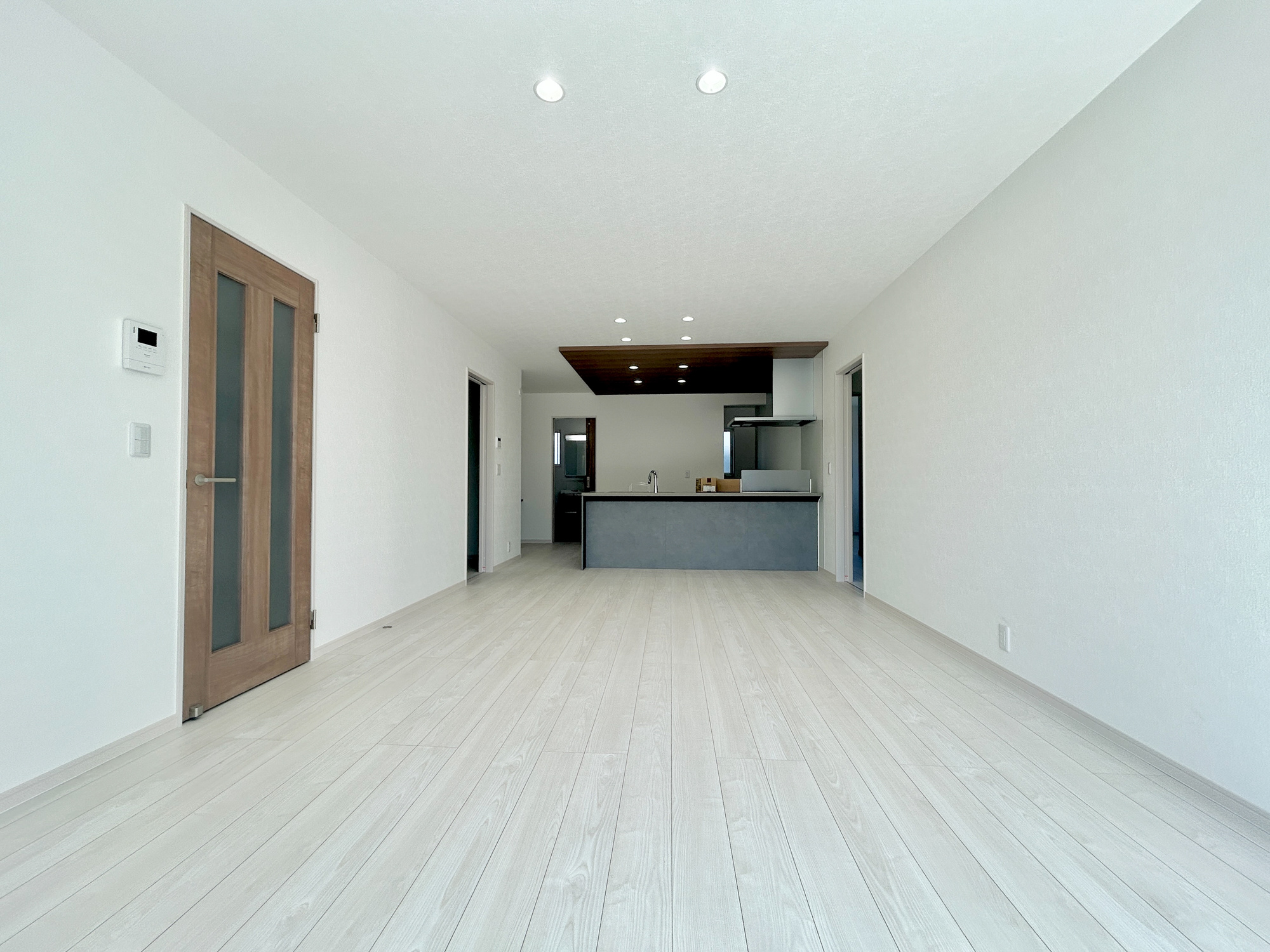高崎市金古町　新築住宅全11区画の居間・リビング|室内にいても、たっぷりの陽光と爽やかな風を感じて頂ける、開放感あふれるリビングです。
ご家族と穏やかに過ごす、心地の良い時間が流れます。