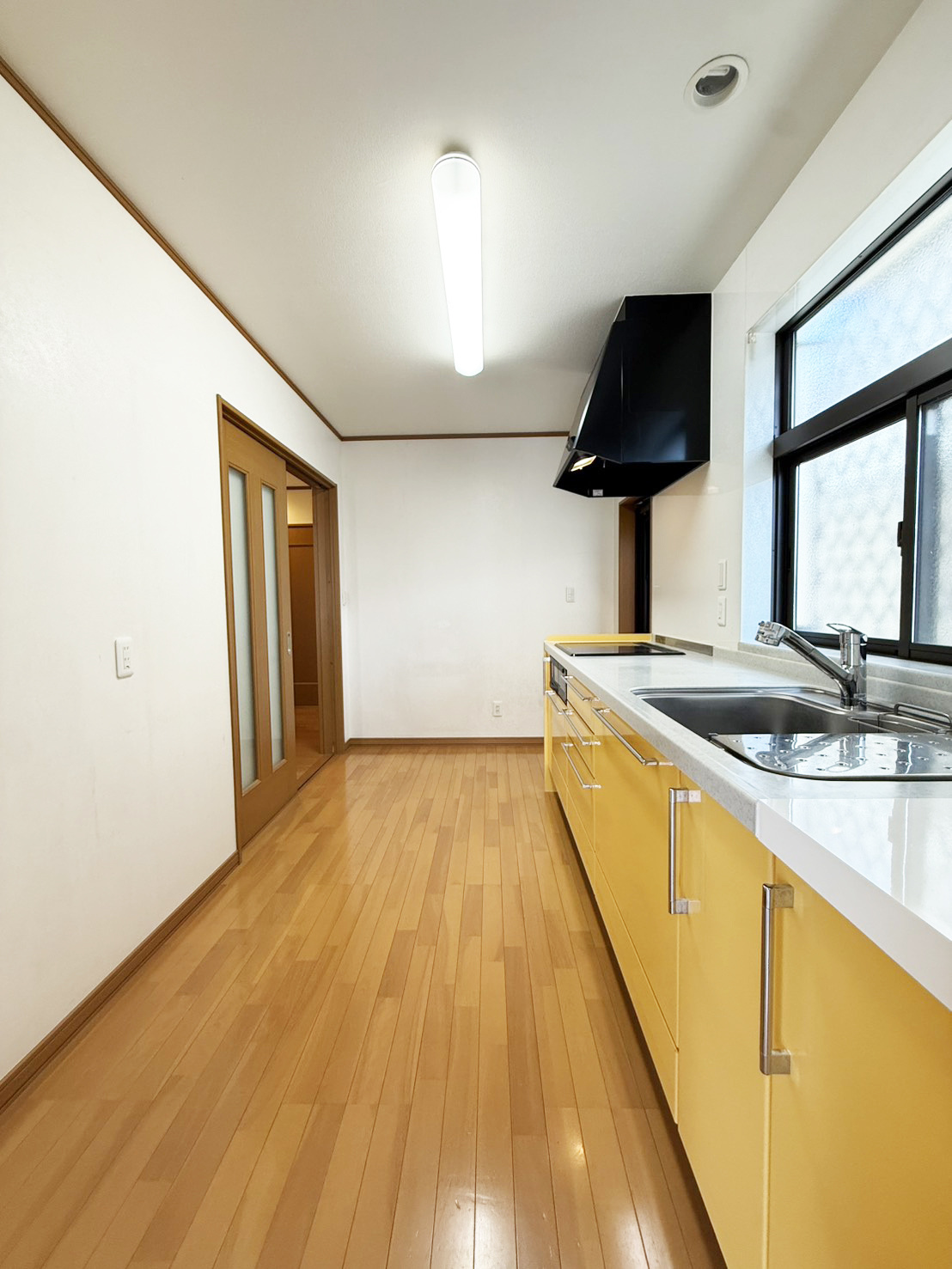 茨木市白川２丁目一戸建のキッチン|冷蔵庫や食器棚を置けるゆったりスペースです。