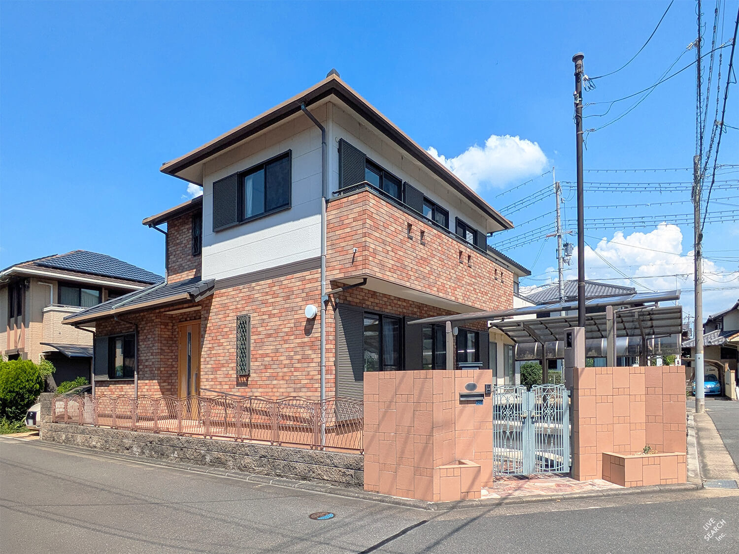 茨木市白川２丁目一戸建の外観|旧阪急電鉄株式会社分譲地。南西角地です。（南側幅員約６.０ｍ×西側幅員約４.８ｍ）