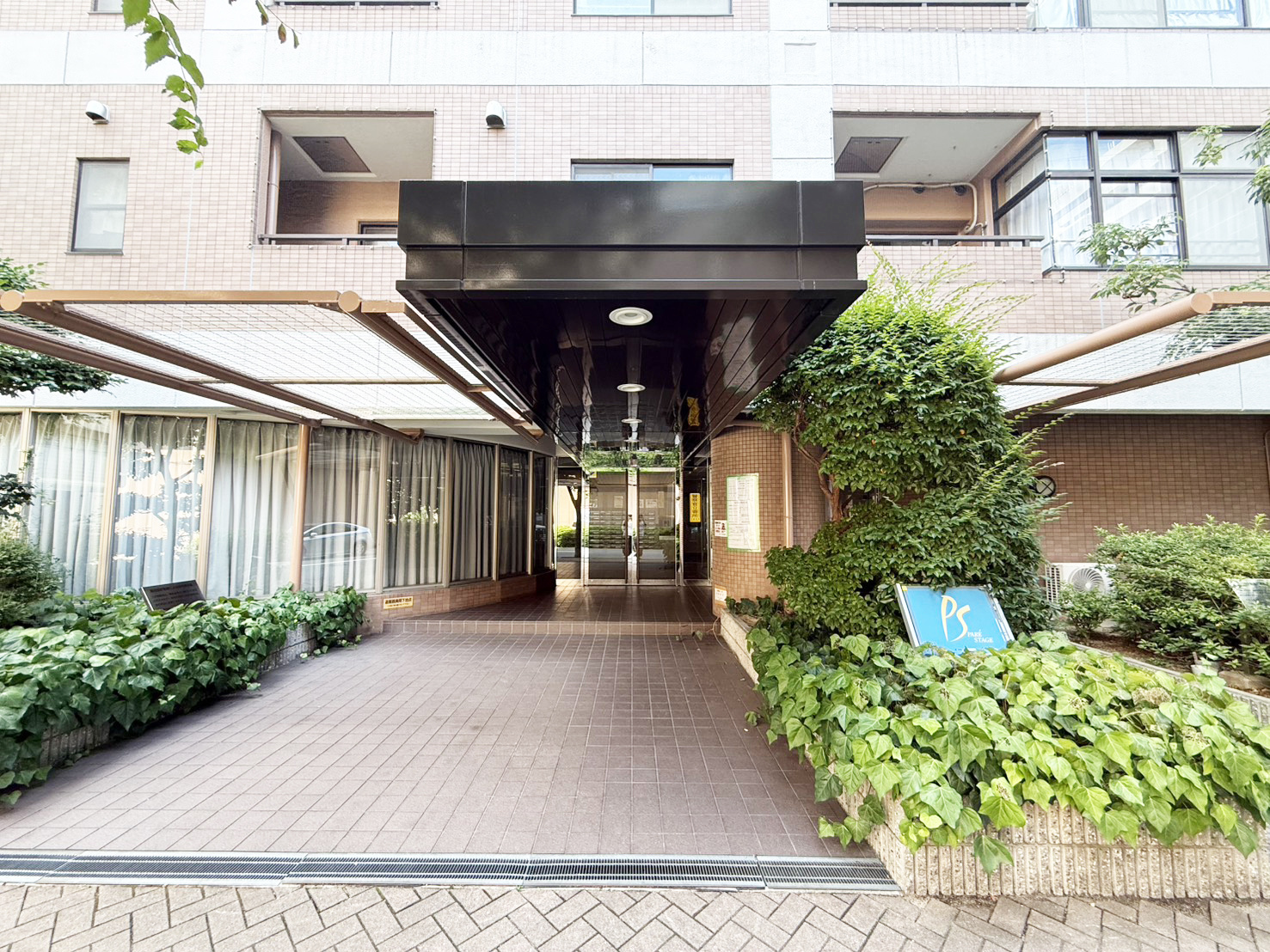パレステージ四ツ橋の外観|マンション入り口です。（２０２６年１０月現在）