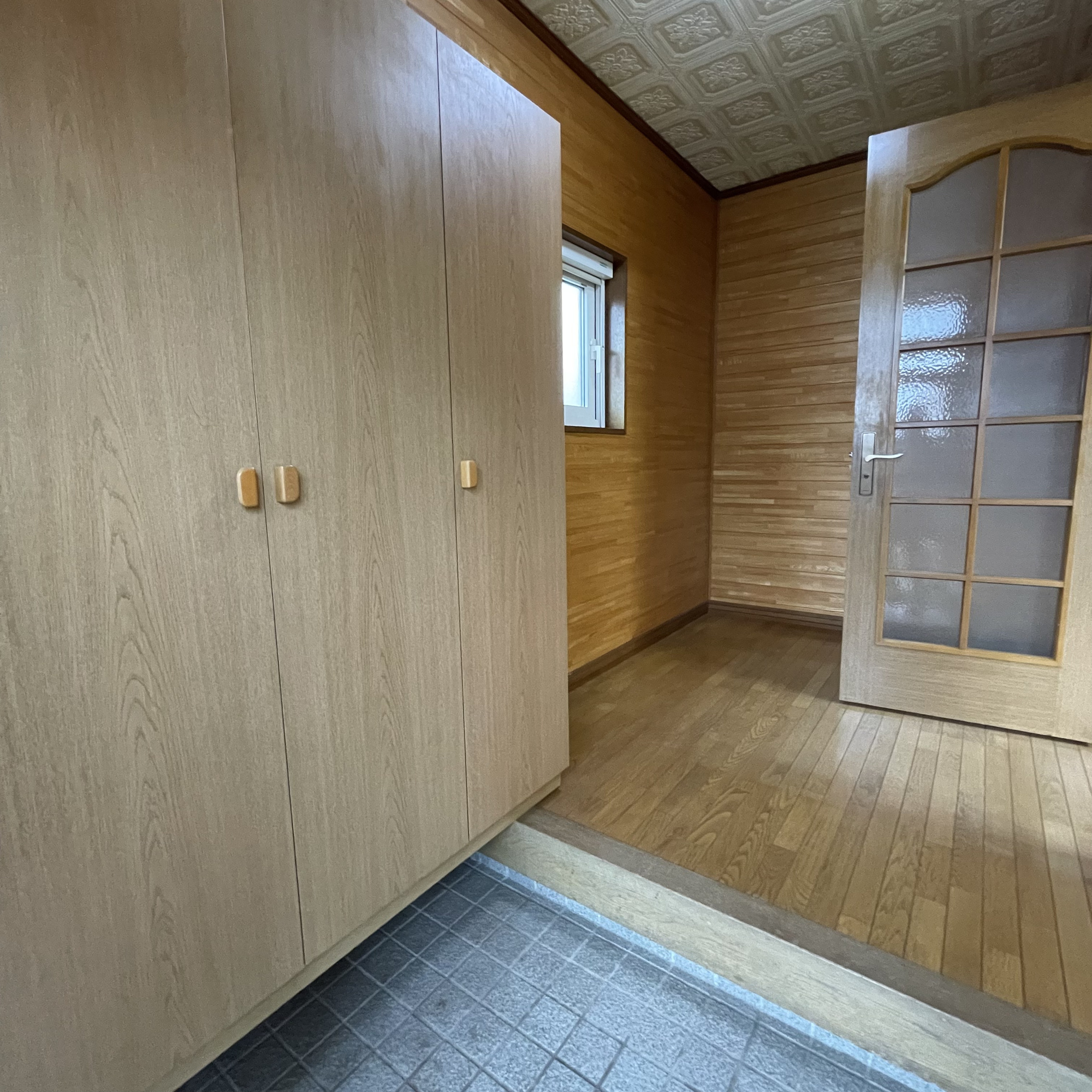 登別市富岸町2丁目41-19　中古住宅の玄関