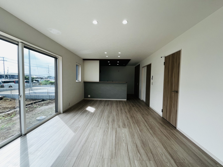 【西小保方町　2号棟　LDK18帖　】