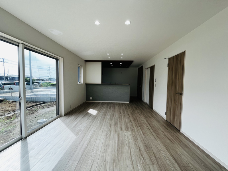 【西小保方町　2号棟　LDK18帖　】