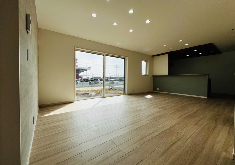 【西小保方町　2号棟　LDK18帖　】