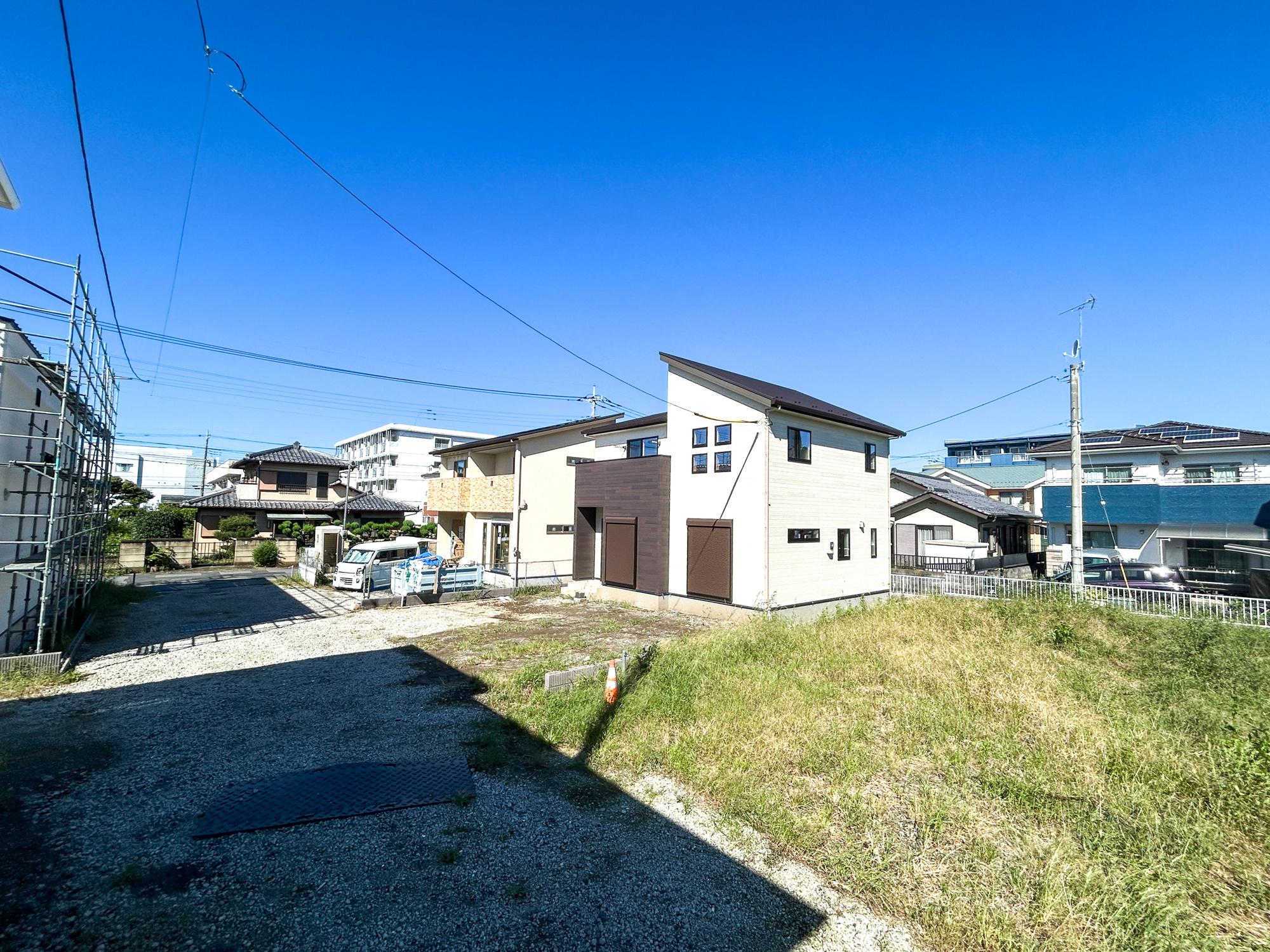 前橋市下小出町第5期　新築住宅全8棟の前面道路含む現地写真|閑静な住宅地で子育て家族にピッタリ。毎日のお散歩も快適な緑に恵まれたエリアで、自然に包まれた穏やかな暮らしを実現するための、ゆとりある住環境が整っています。

