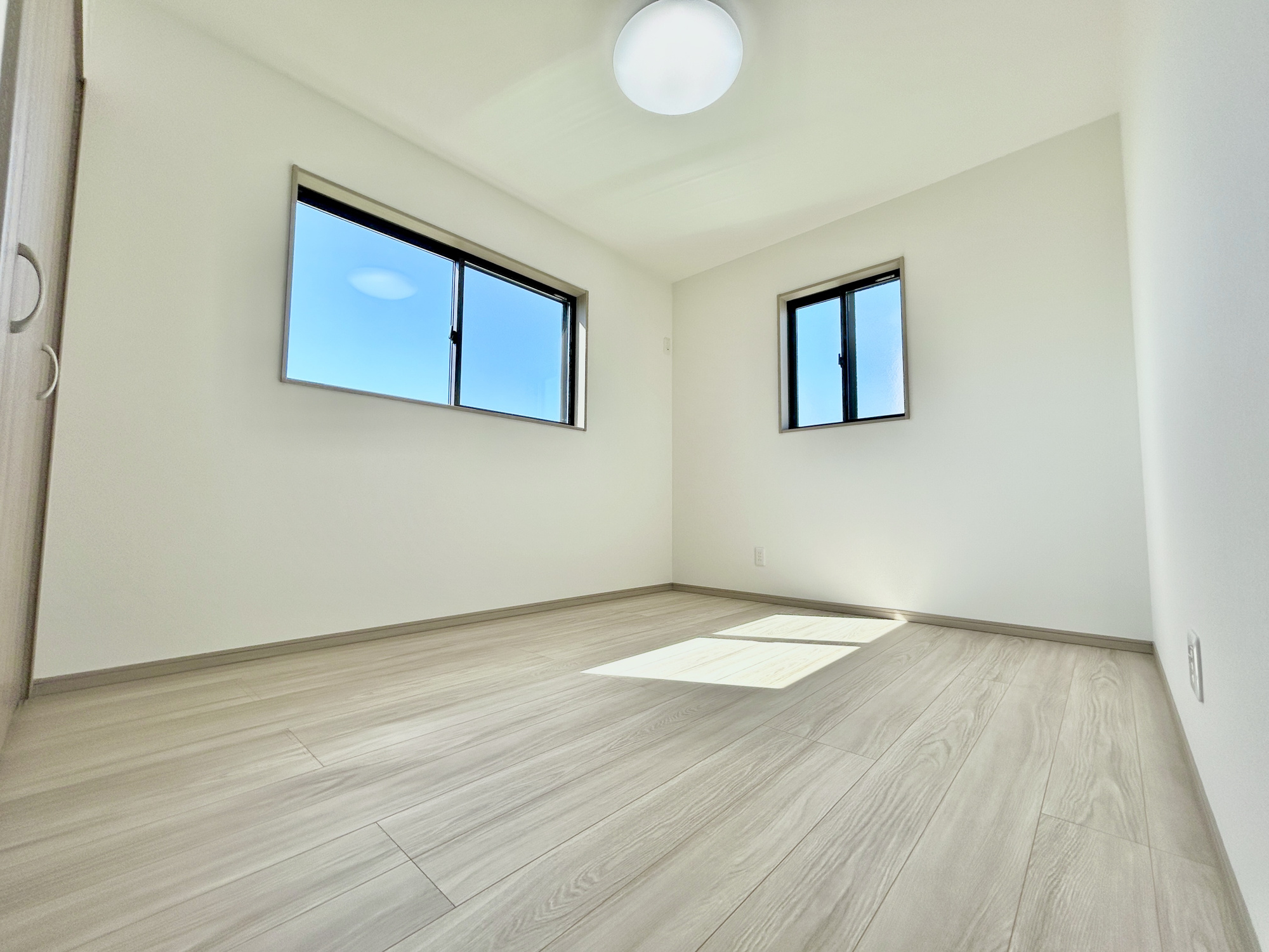 前橋市下小出町第5期　新築住宅全8棟の子供部屋|家族一人ひとりの大切なプライベート空間。趣味に合わせて使って頂けるようシンプルに仕上げてあります。暮らし心地を大きく左右する収納を、適材適所に配置し使い勝手を考慮しました。