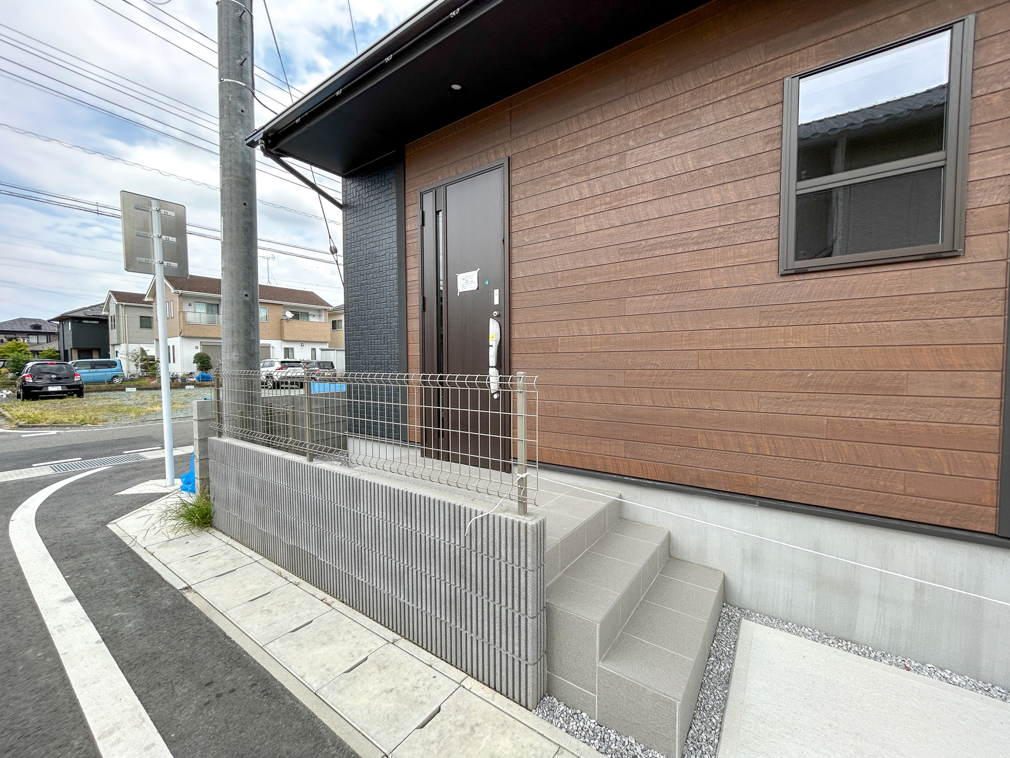 高崎市沖町　新築住宅全1棟の玄関|同社施工例