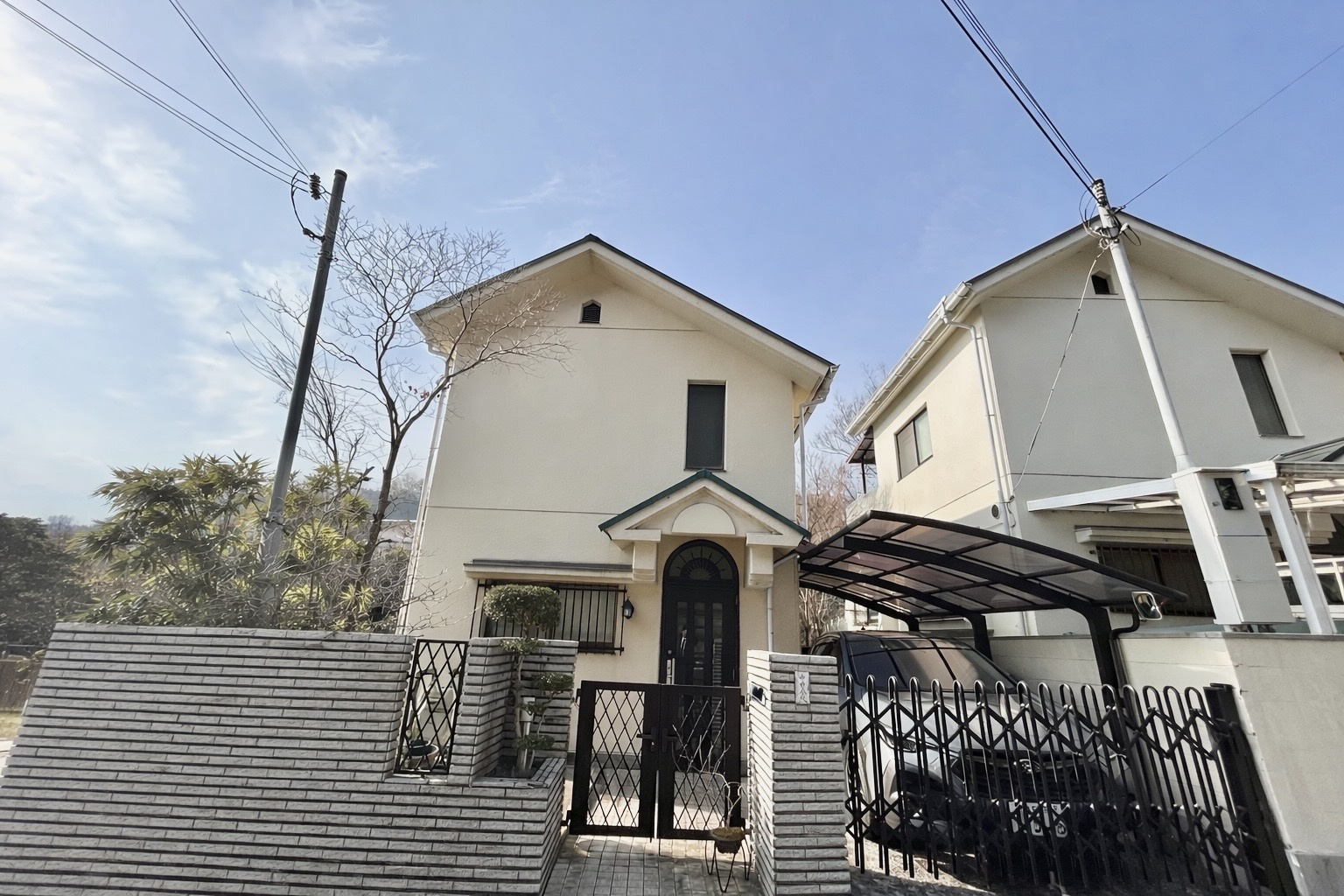 住吉山手八丁目戸建の外観|鉄筋コンクリート造となっており、耐震性・遮音性に優れています。