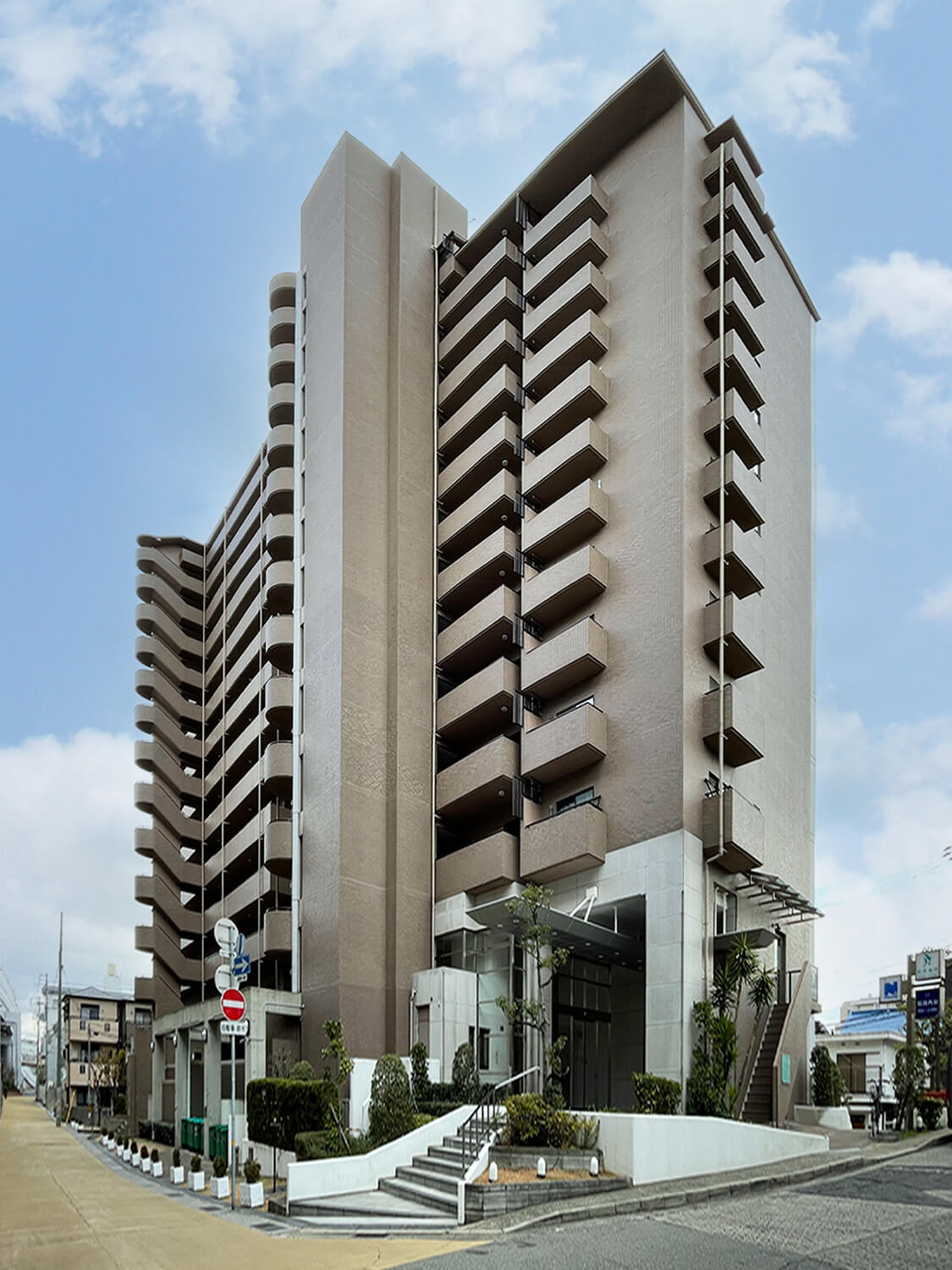 夙川グランドハイツの外観
