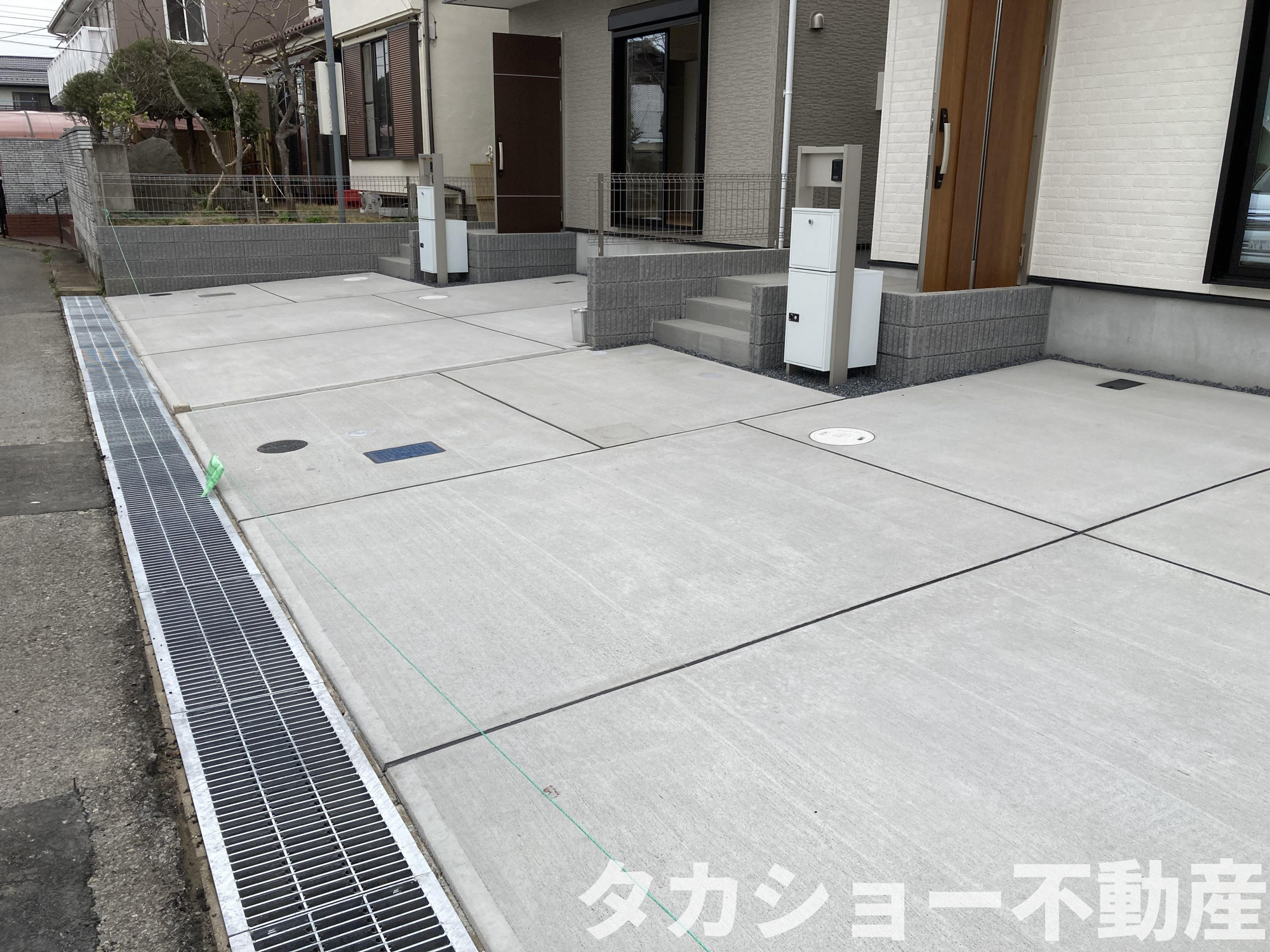 リナージュ市原市君塚三丁目　新築戸建　2号棟の駐車場|駐車場に車を止められます