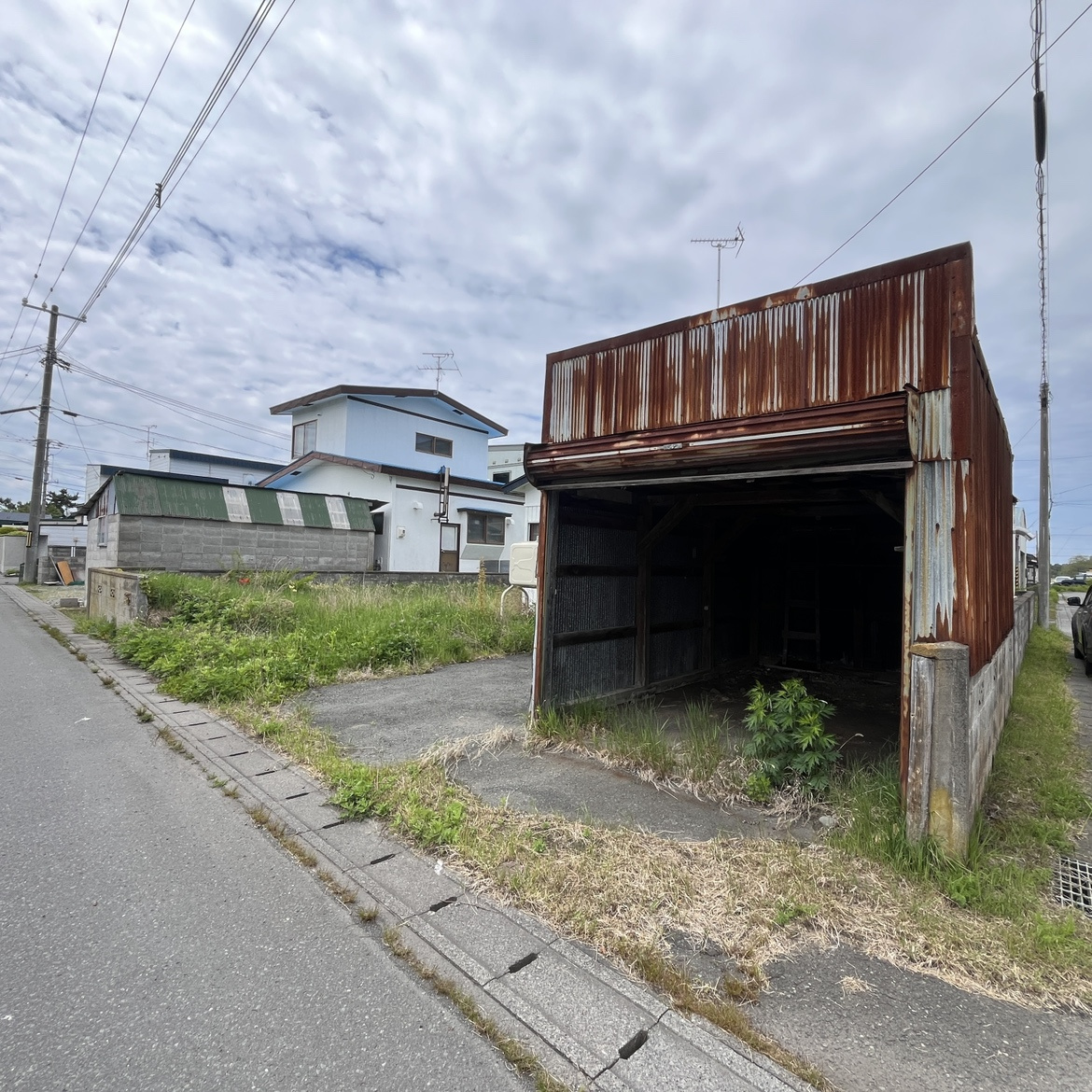 伊達市館山下町3-34　中古住宅の駐車場