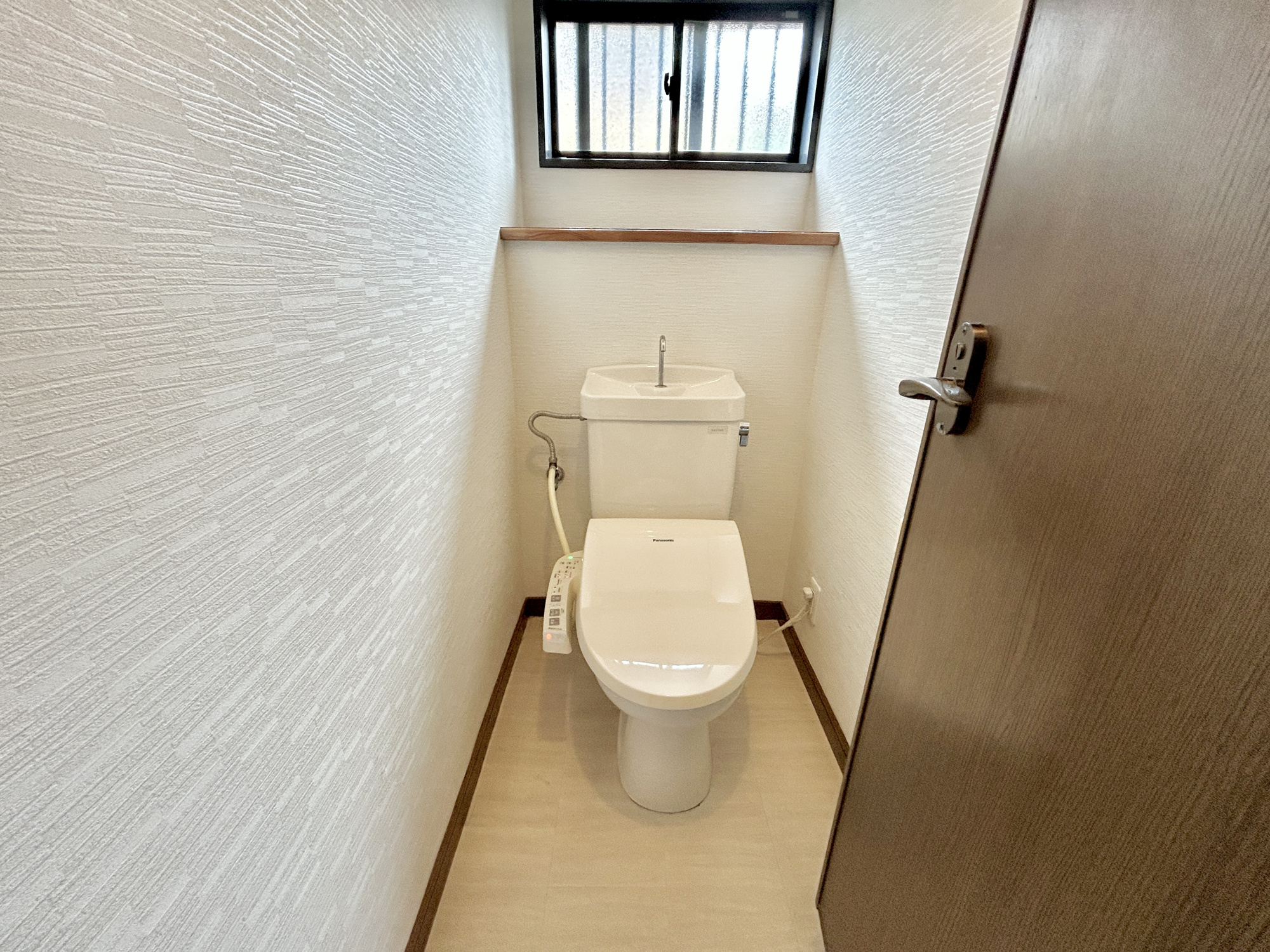 高崎市新後閑町1期　中古物件のトイレ|窓があることによって採光、換気、開放感など様々なメリットがあります♪
