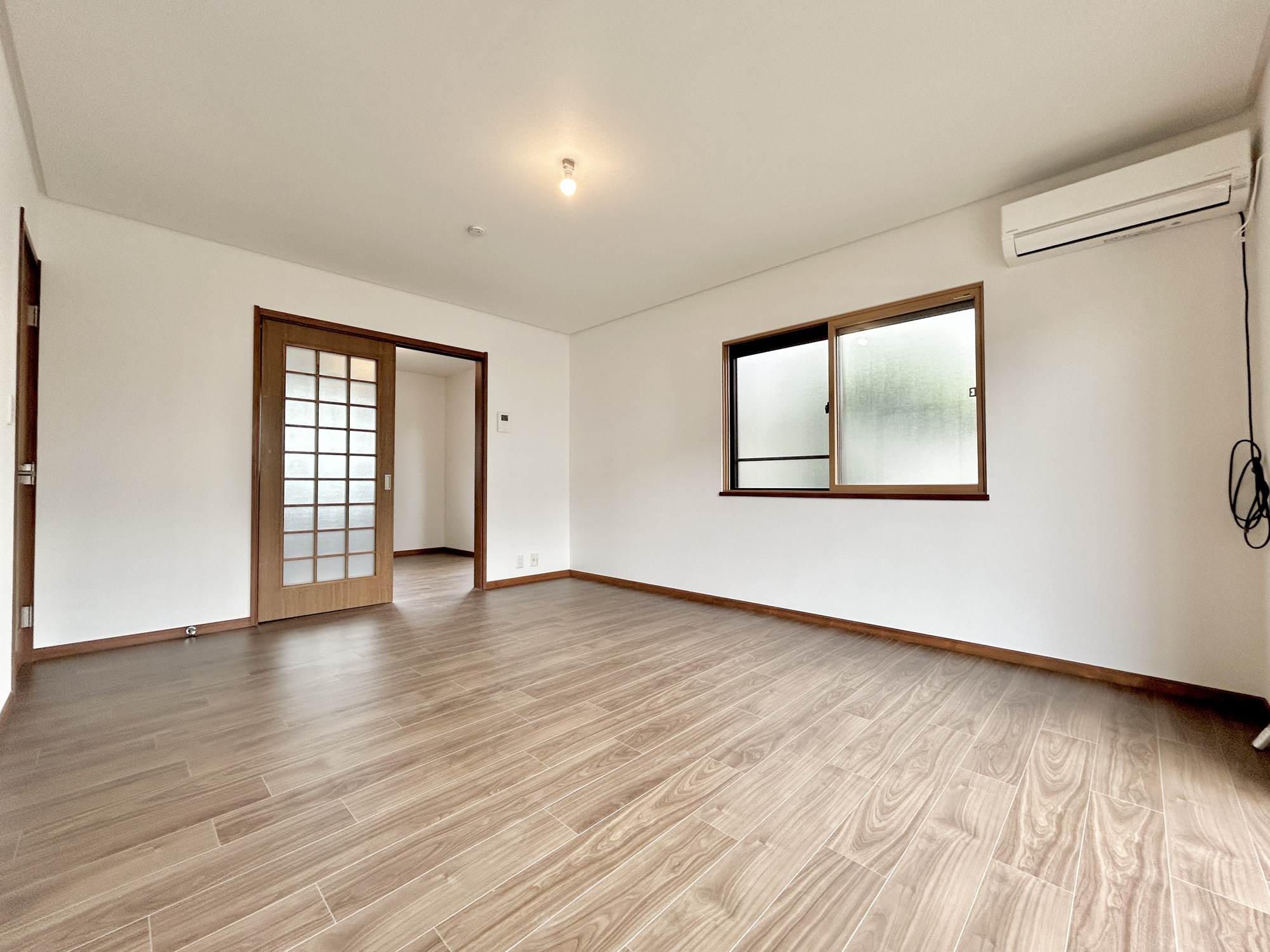 高崎市吉井町1期　中古住宅の居間・リビング|室内にいても、たっぷりの陽光と爽やかな風を感じて頂ける、開放感あふれるリビングです。
ご家族と穏やかに過ごす、心地の良い時間が流れます。