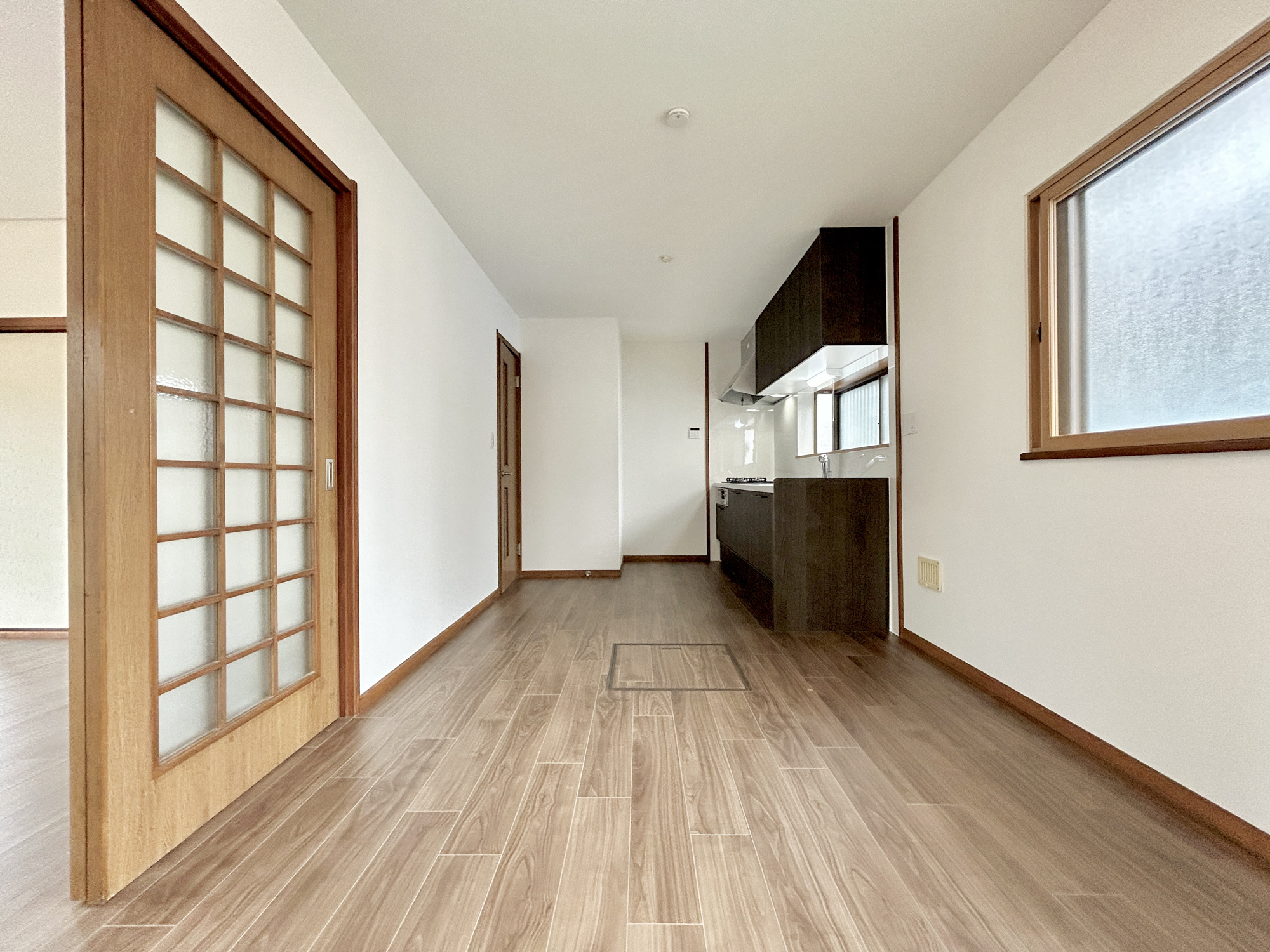 高崎市吉井町1期　中古住宅の居間・リビング|ここにはみんなが集い、食事と楽しい会話が始まる。話に夢中になりすぎて、ついつい時を忘れてしまう。そんな束の間の幸せを感じさせてくれる場所。