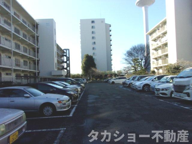 稲毛ファミールハイツ　24号棟の駐車場|駐車場があります