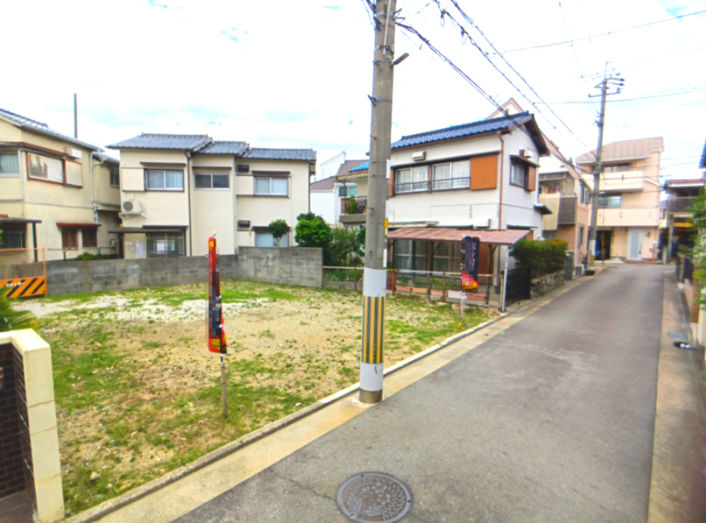 宝塚市安倉南4丁目　土地の前面道路含む現地写真|前面道路含む現地写真です。
（前面道路 約4ｍ） 中国自動車道の宝塚インターチェンジが近く、幹線道路も通っているため、大阪や神戸方面へ車でスムーズにアクセスできます。