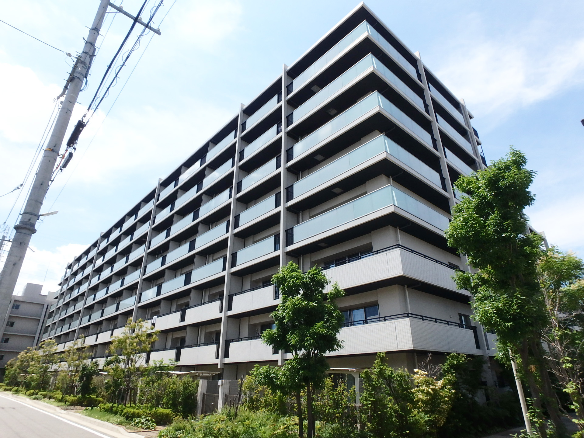 ジオ武庫川の外観|2020年（令和2年）11月築、鉄筋コンクリート造8階建、総戸数125戸のマンションです。