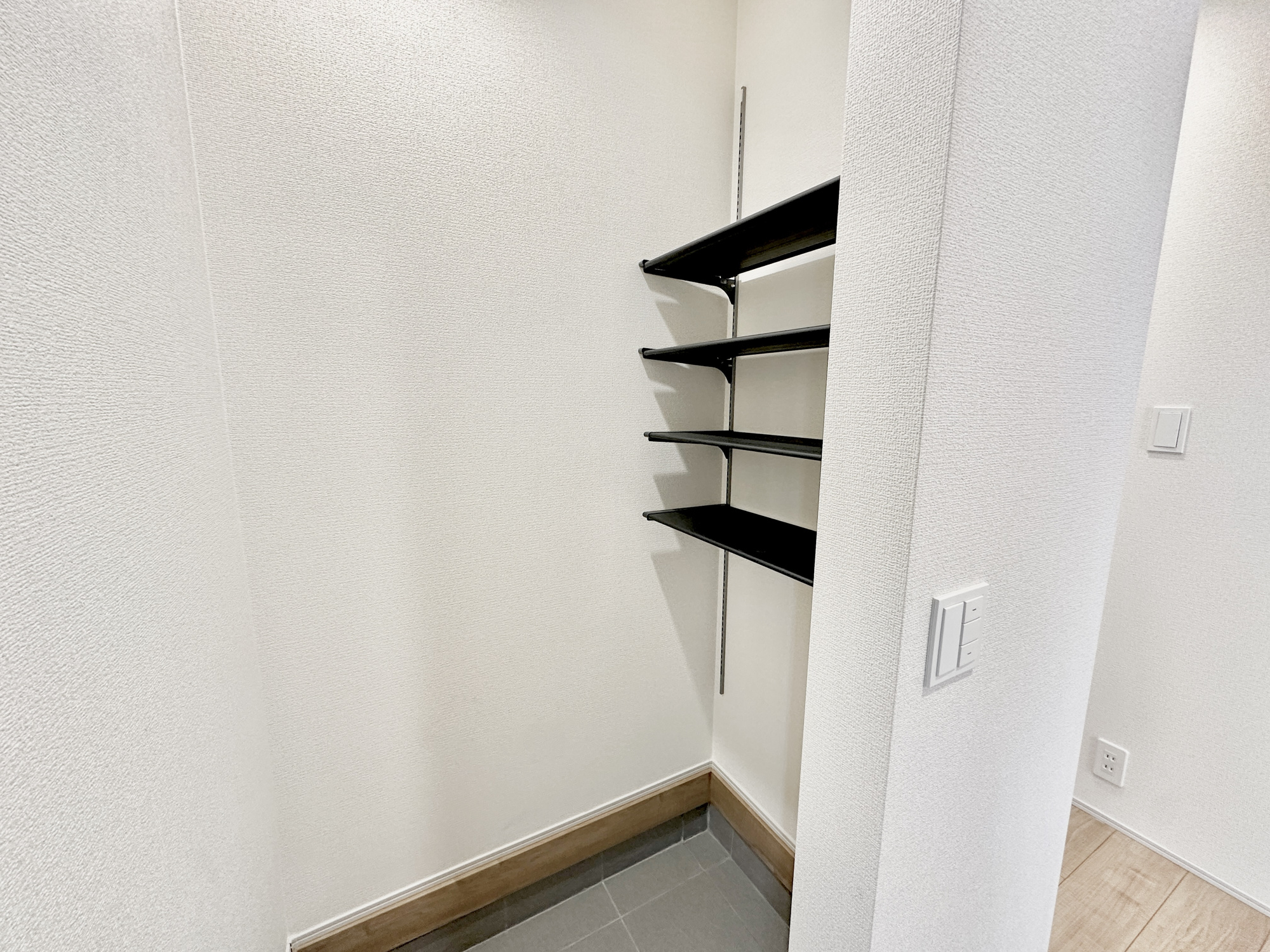 宇都宮市江曽島町1268　新築住宅全６棟の収納|SICがあるので、ベビーカーなど収納でき、いつも玄関がスッキリして気持ちいいですね！