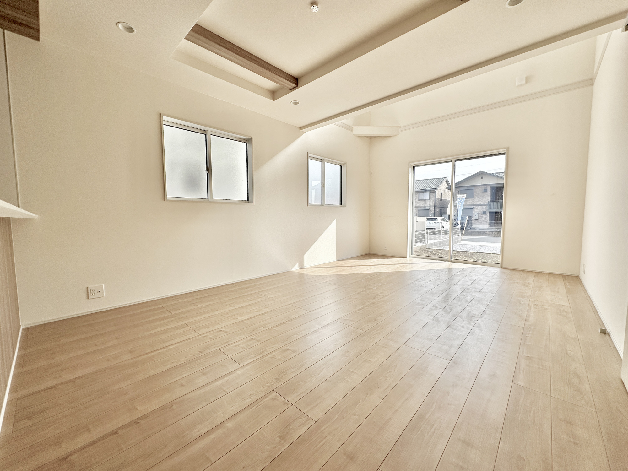 宇都宮市江曽島町1268　新築住宅全６棟の居間・リビング|ここにはみんなが集い、食事と楽しい会話が始まる。話に夢中になりすぎて、ついつい時を忘れてしまう。そんな束の間の幸せを感じさせてくれる場所。