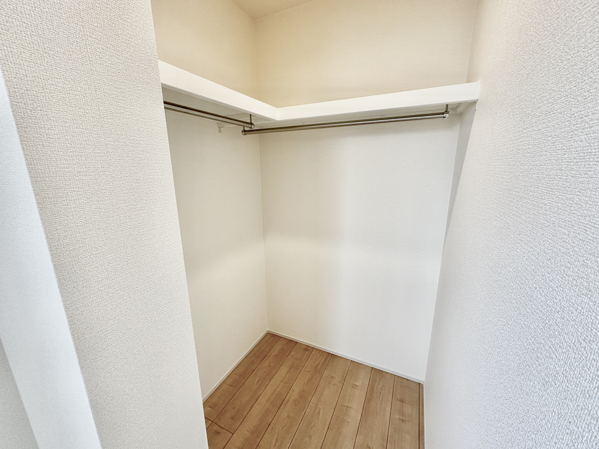 宇都宮市江曽島町1268　新築住宅全６棟の収納|ウォークインクローゼットのある住まいで収納上手な生活を実現！衣類だけでなく、箱物や思い出の品もたっぷり収納できますので、整理整頓もスムーズに。居室空間をより広々と使えます！