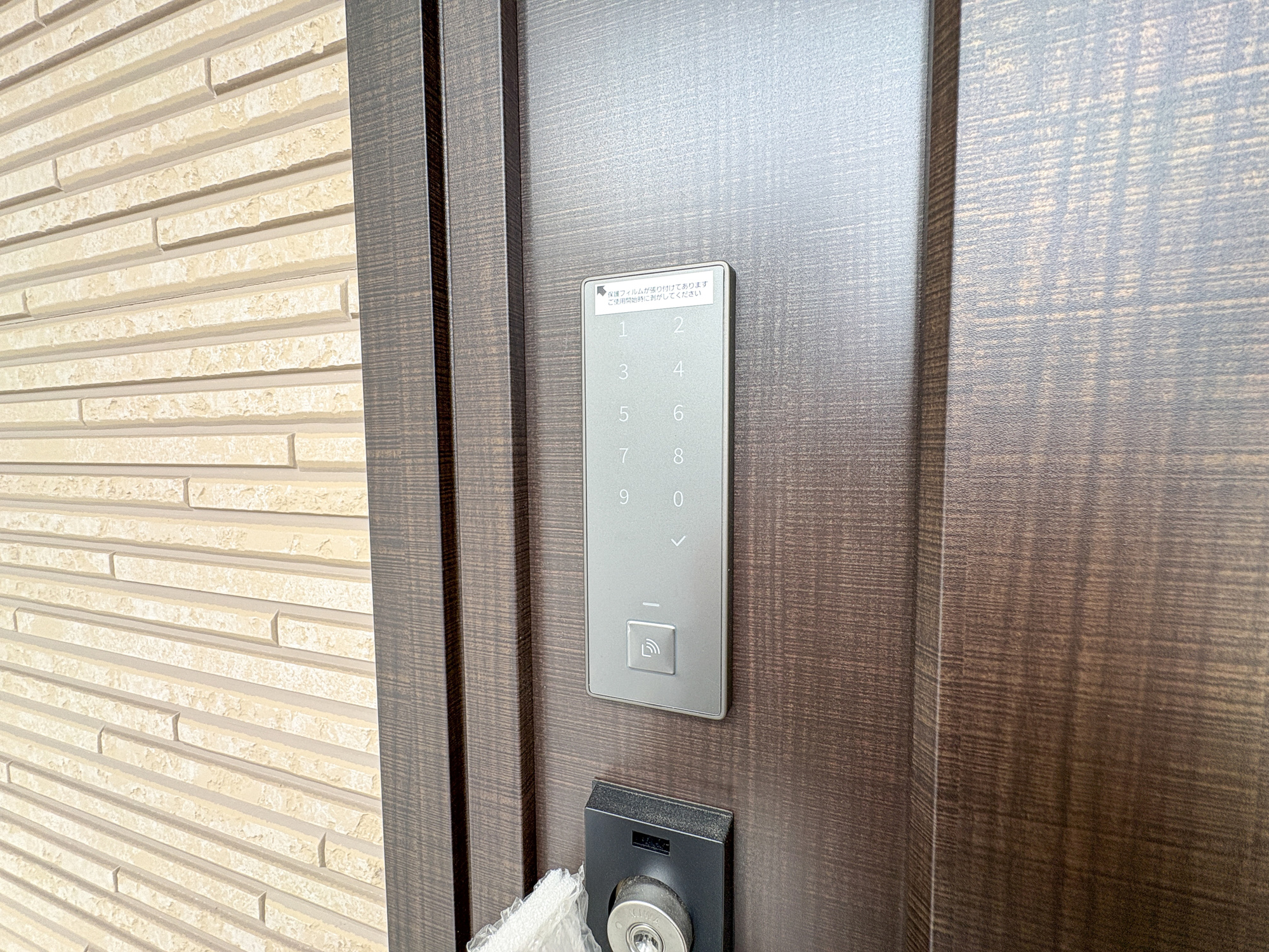 前橋市小相木町第10期　新築住宅全1棟の防犯設備|タッチ一つで鍵の開錠が可能なタッチキー付き♪ 毎日使うドアの開け閉めがとてもスムーズになります(^^♪						
						
