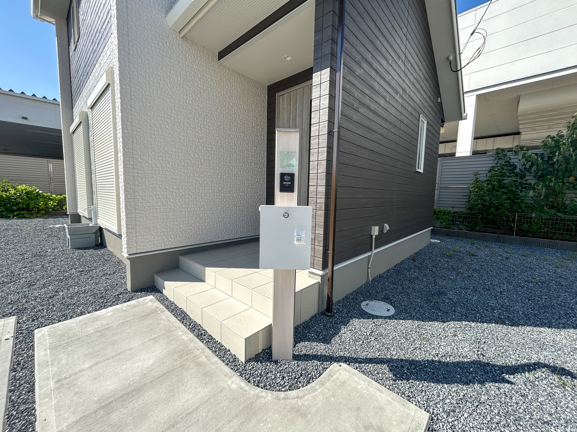 前橋市下新田町第9　新築住宅全5棟の設備|おしゃれな機能ポールにはポスト、インターフォン、表札設置可能です♪