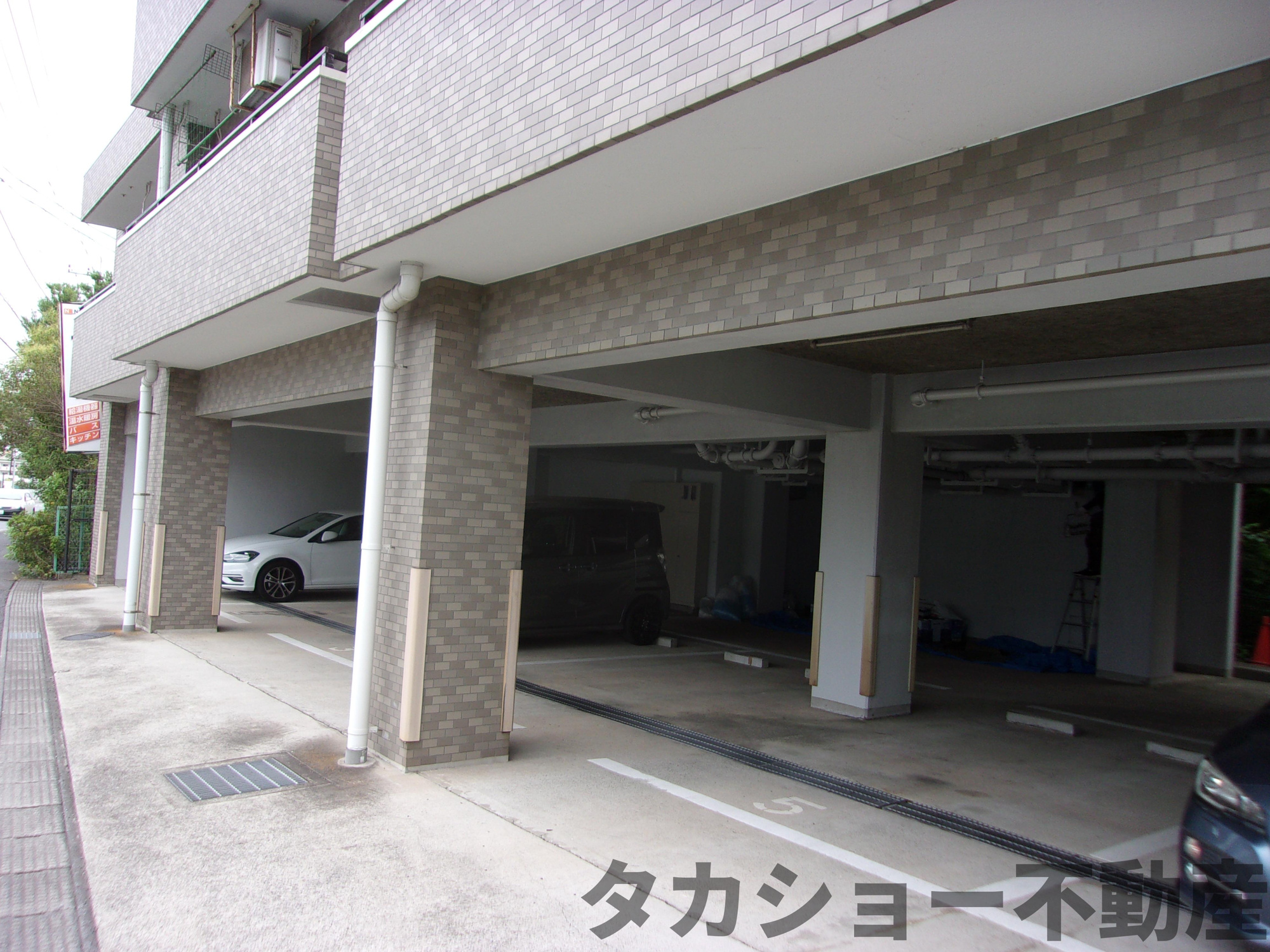 ライオンズマンション五井の駐車場