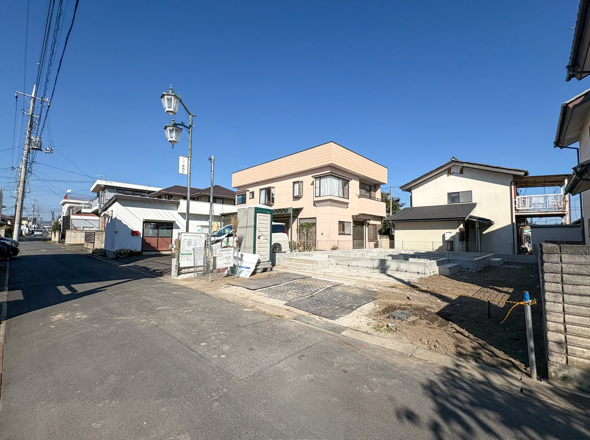前橋市三俣町3丁目　新築住宅全1棟の前面道路含む現地写真|閑静な住宅地で子育て家族にピッタリ。毎日のお散歩も快適な緑に恵まれたエリアで、自然に包まれた穏やかな暮らしを実現するための、ゆとりある住環境が整っています。

