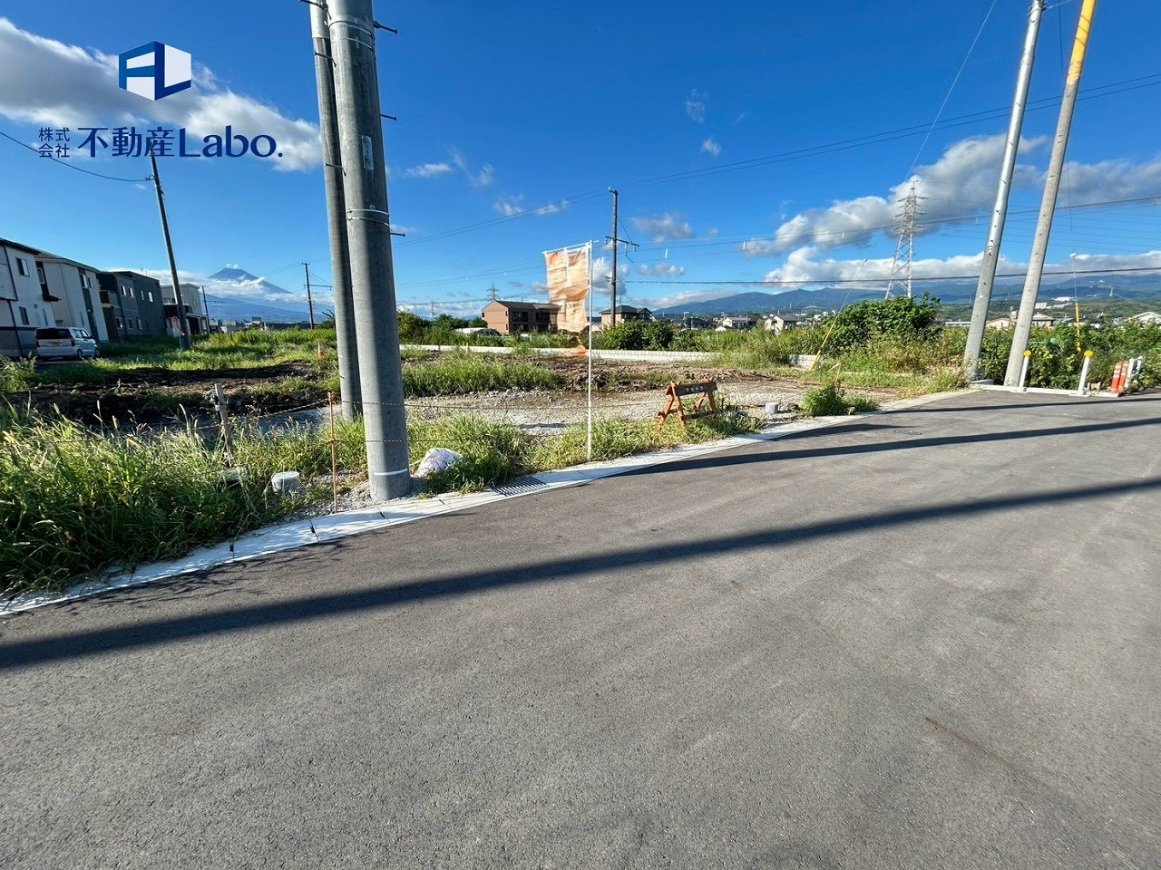 クレイドルガーデン　三島市中第3　全5棟の前面道路含む現地写真