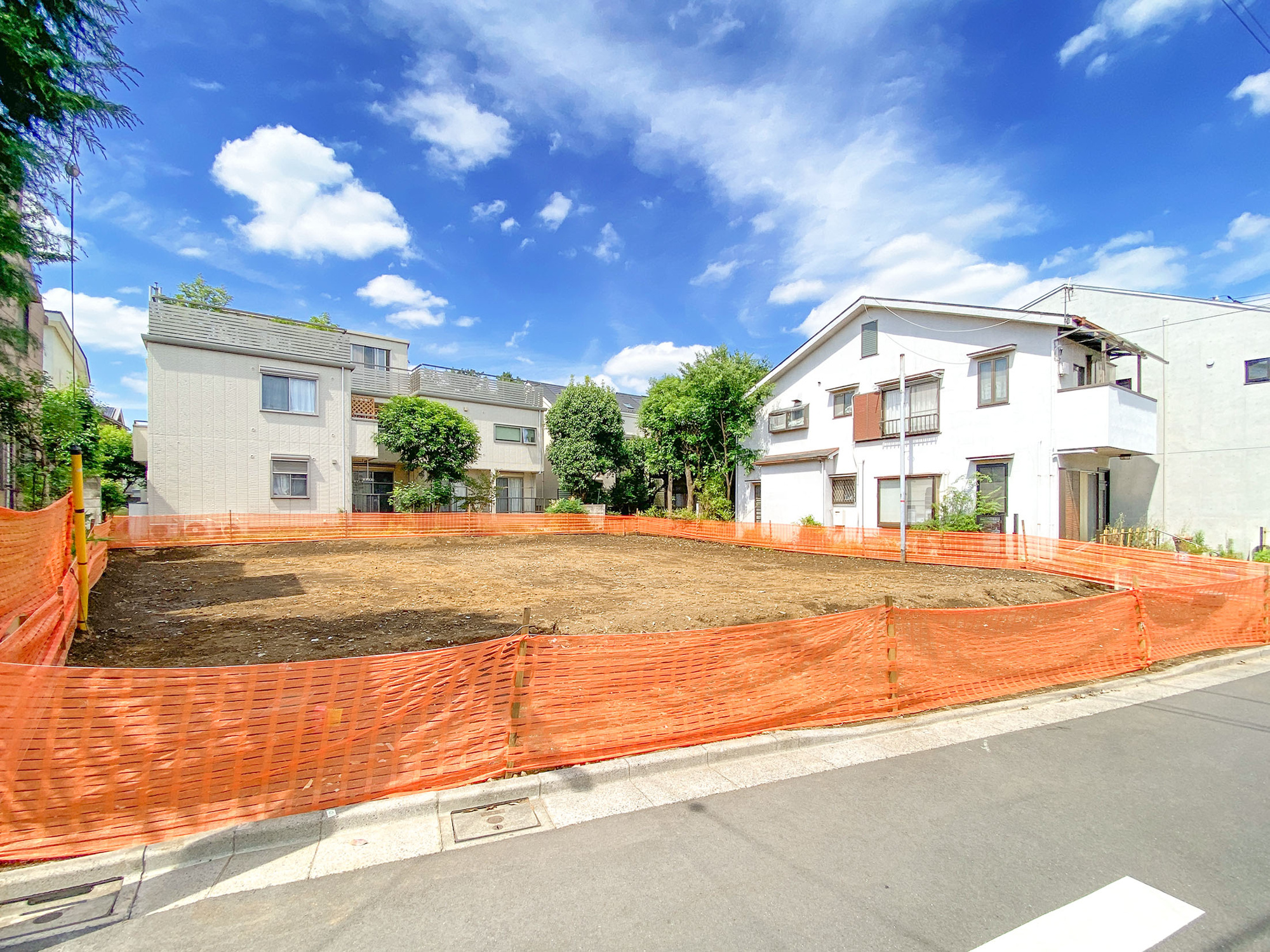 宅地分譲［世田谷区北沢１丁目］の前面道路含む現地写真