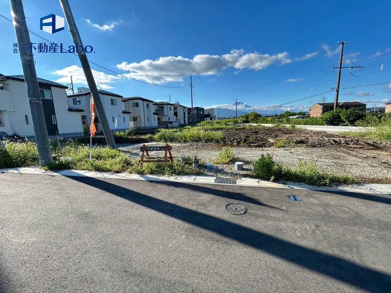 クレイドルガーデン　三島市中第3　全5棟の前面道路含む現地写真